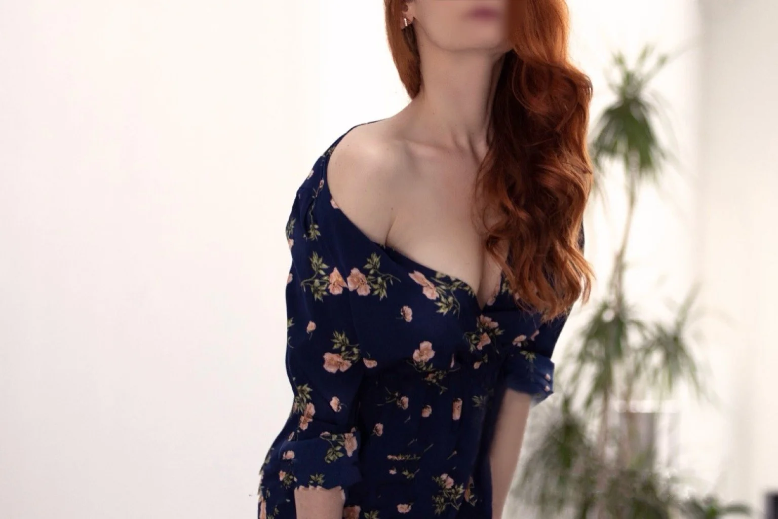 Channeling my inner Hollywood star with a dash of ginger magic and glamorous vibes… Ready for a little red carpet moment?