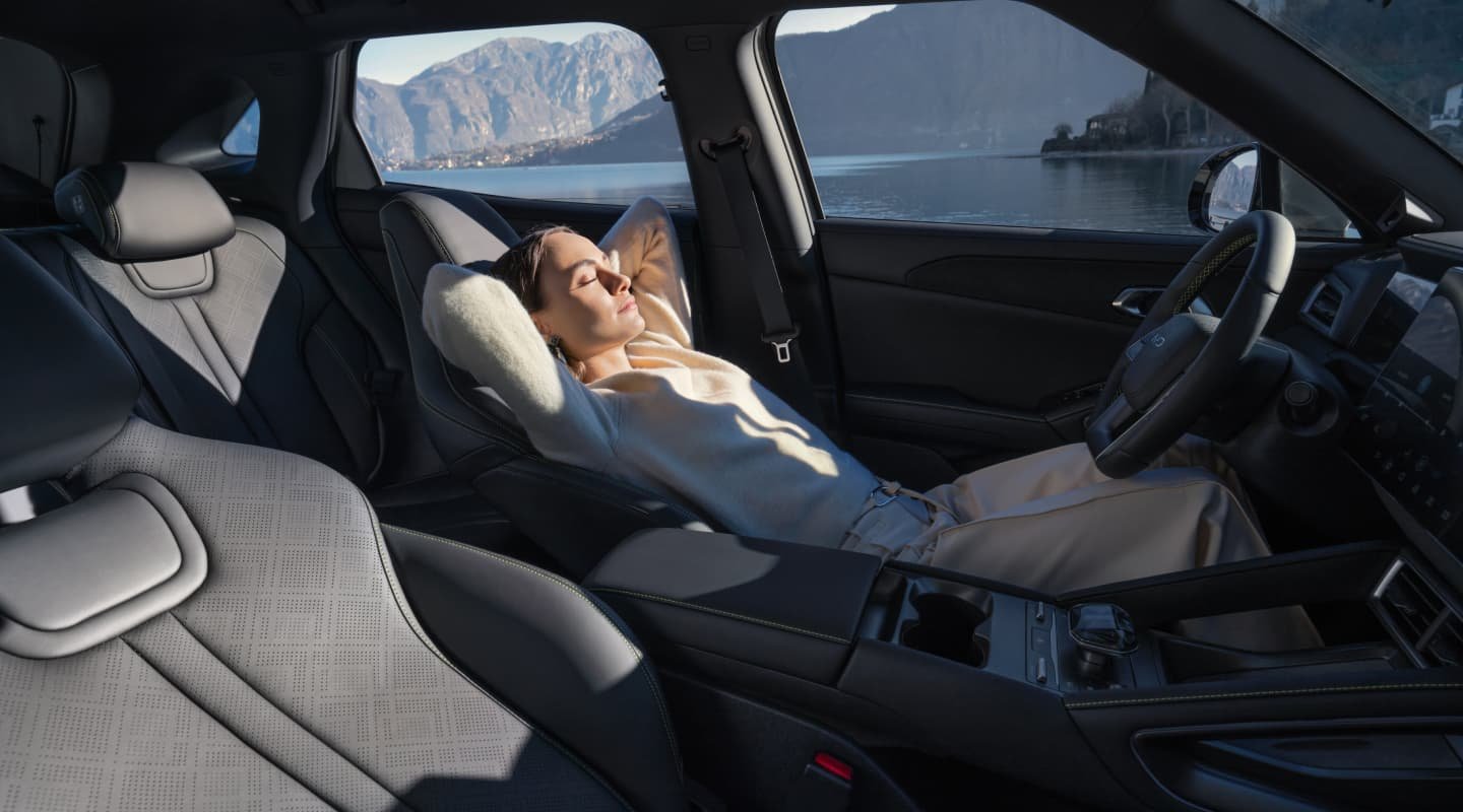 Wnętrze BYD ATTO 2 z panoramicznym dachem
