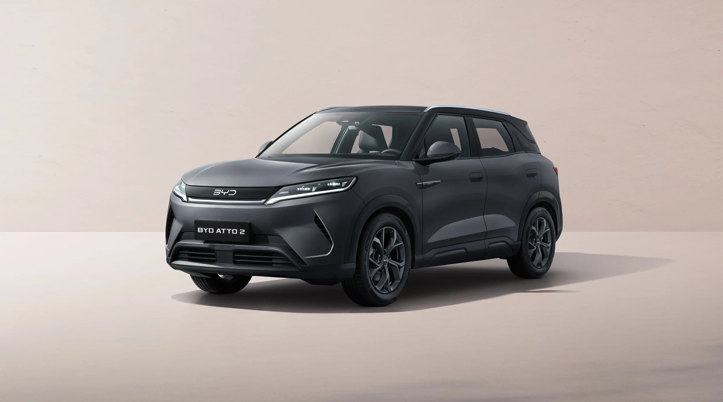 Kompaktowy elektryczny SUV, BYD ATTO 2 kolor Climbing grey.