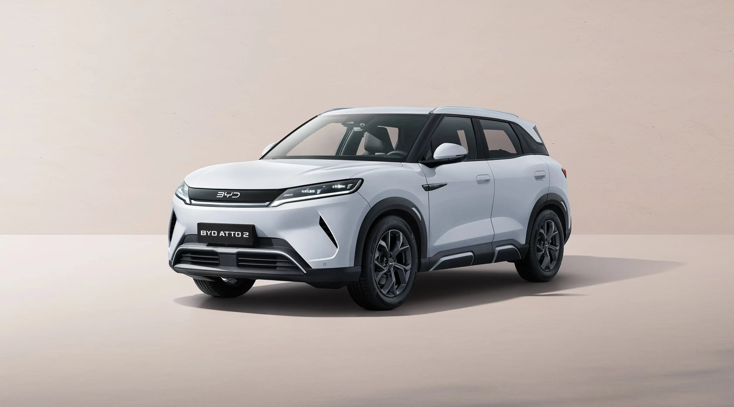 Kompaktowy elektryczny SUV, BYD ATTO 2 kolor Skiing white.