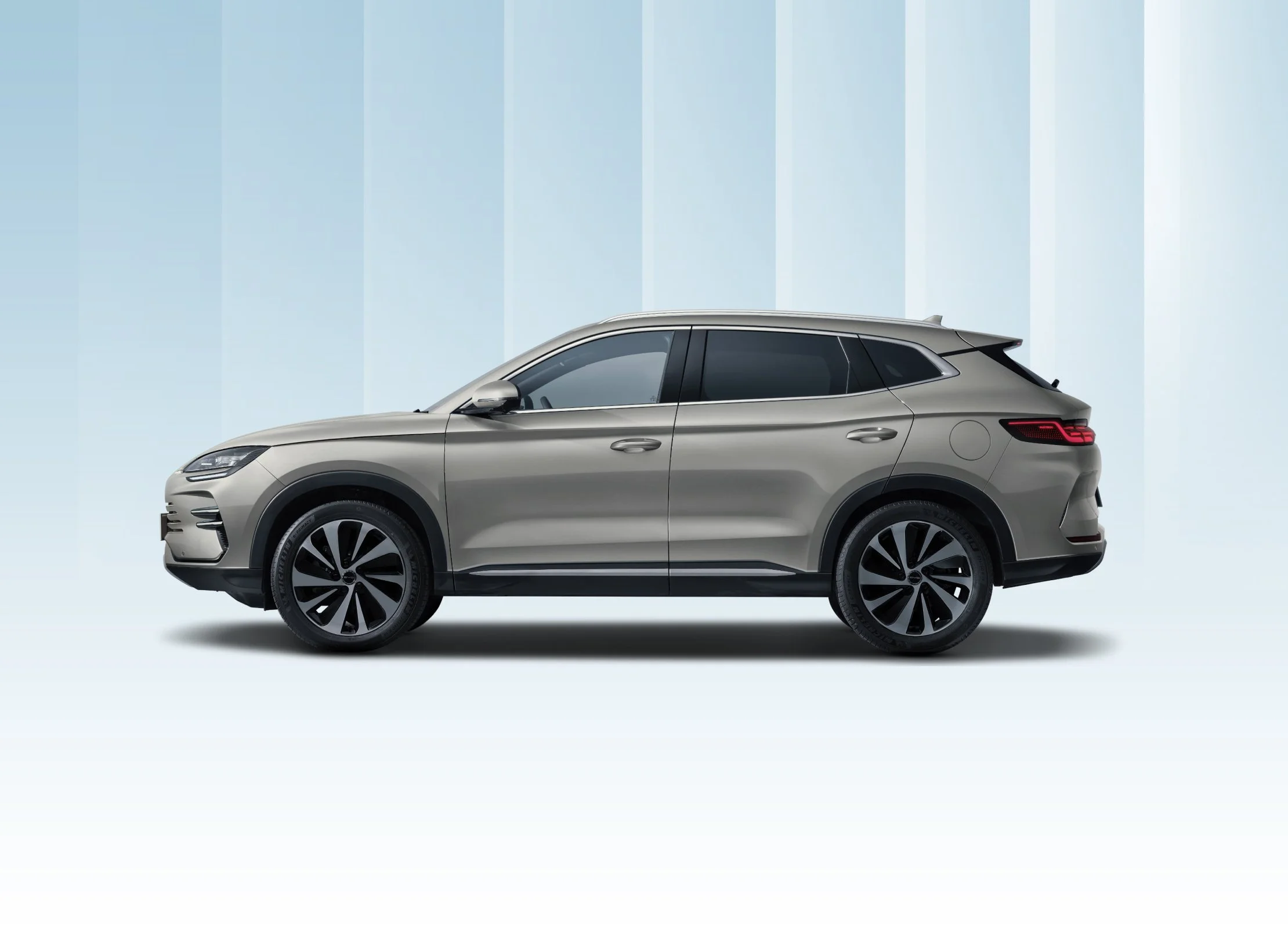 BYD-SEAL-U-DMI-popielaty-boundless-cloud-byd-garcarek.jpg
