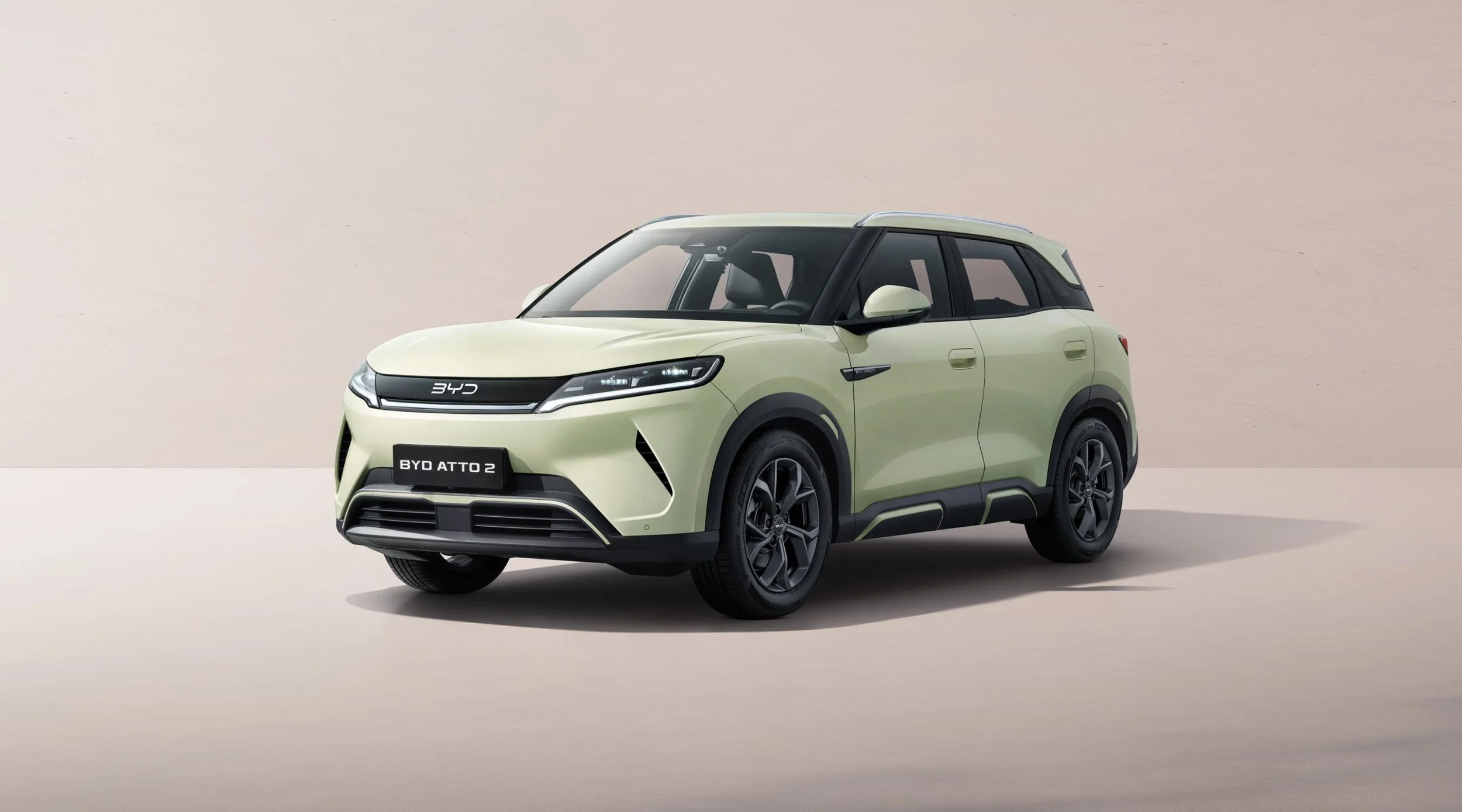 Kompaktowy elektryczny SUV, BYD ATTO 2 kolor Hiking green.