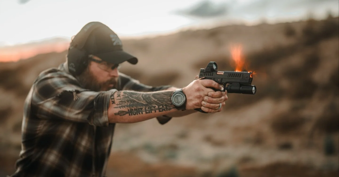 Dead-flat, and engineered to last🔥

@jacobgreyfirearms_ (New) NOX 9
@modlitesystems PL350-PLHv2 Light Package
@trijicon RMR&reg; Type 2 Adjustable LED Reflex Sight
@gatorzeyewear Blastshield B2

📸 @rebellabsmedia @8pointcreative