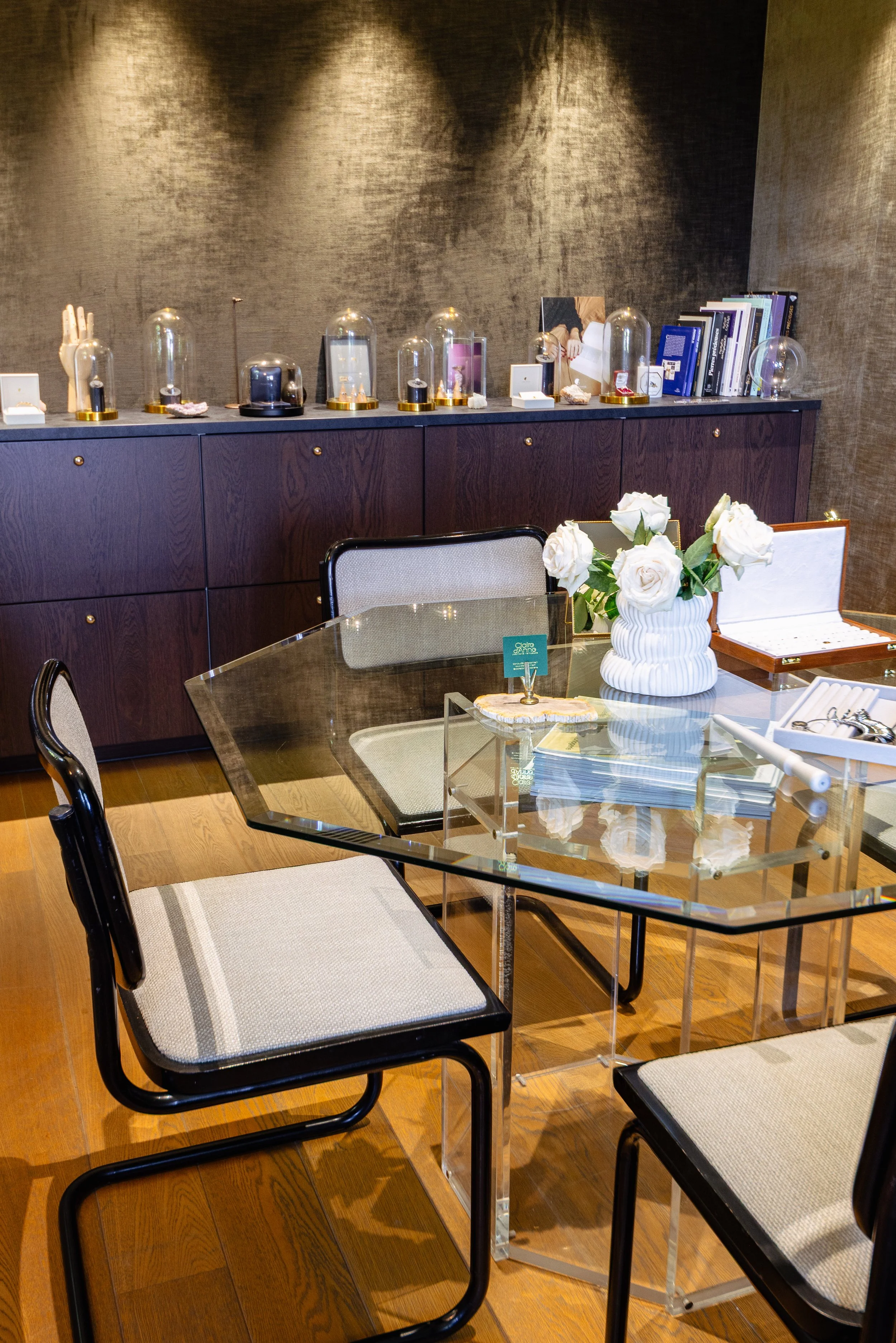 Showroom privé de Claire d'Anne, joaillière indépendante à Montpellier, où se déroulent les rendez-vous