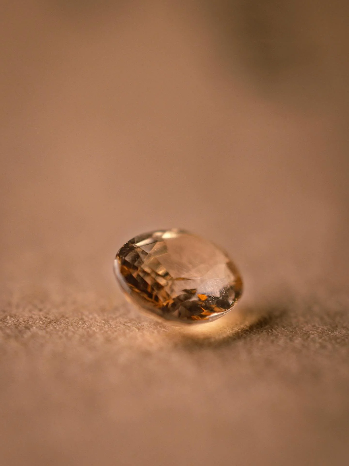 J&rsquo;ai toujours &eacute;t&eacute; fascin&eacute;e par le beau.

Pas le beau parfait ou clinquant mais le beau qui raconte et qui inspire. 

Celui qu&rsquo;on ressent mais que l&rsquo;on a du mal &agrave; d&eacute;crire. 

Dans chaque bijou que je