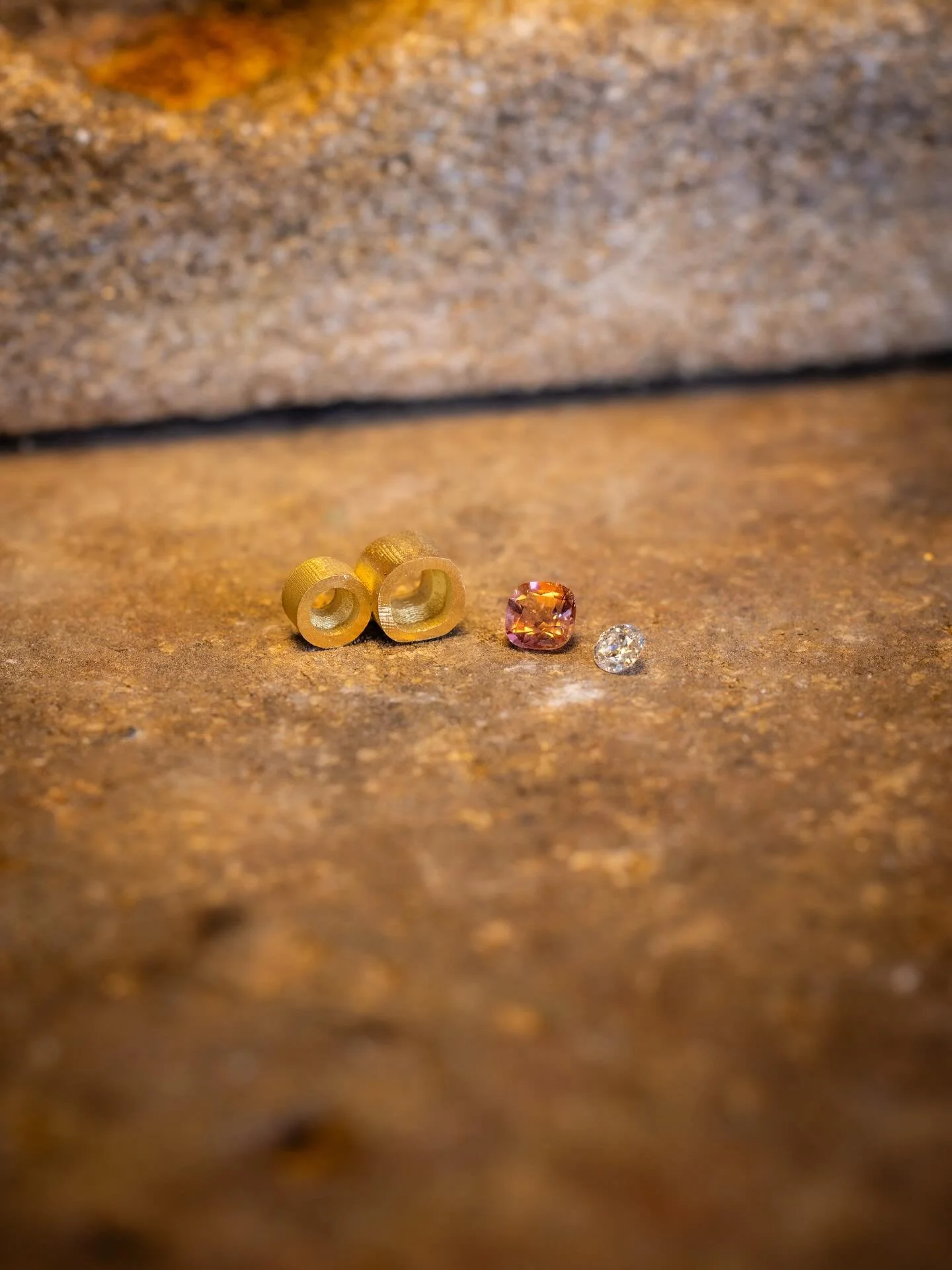 Le beau est une vibration indescriptible parfois&hellip;

Rendez-vous samedi ❤️&zwj;🔥

#bijouunique #joailleriefran&ccedil;aise #tourmalinerose #savoirfairefrancais #clairedannejoaillerie #montpellier #h&eacute;rault 

📸 @maximeflori