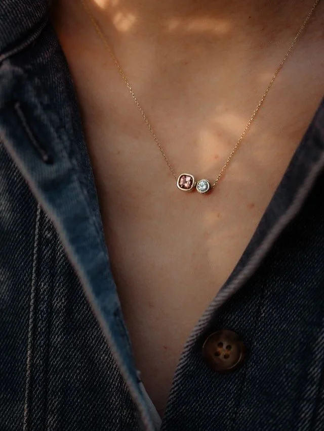 | Collection capsule | 

Tout est parti d&rsquo;un lot de cinq tourmalines roses taille coussin.

Quand je dessine un bijou, je fais dialoguer les pierres entre elles. Rien ne me fait plus vibrer que les couleurs qui se r&eacute;pondent, la lumi&egra