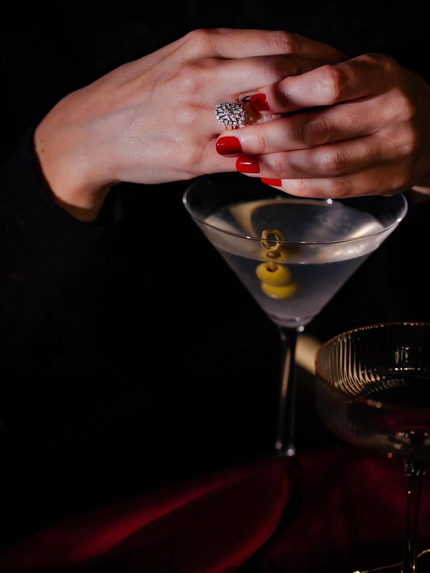 Et si, cette ann&eacute;e, on offrait un bijou qui a d&eacute;j&agrave; travers&eacute; le temps ?

Chaque pi&egrave;ce ancienne que je s&eacute;lectionne est r&eacute;nov&eacute;e, remise &agrave; neuf, mais conserve son &acirc;me d&rsquo;origine.

