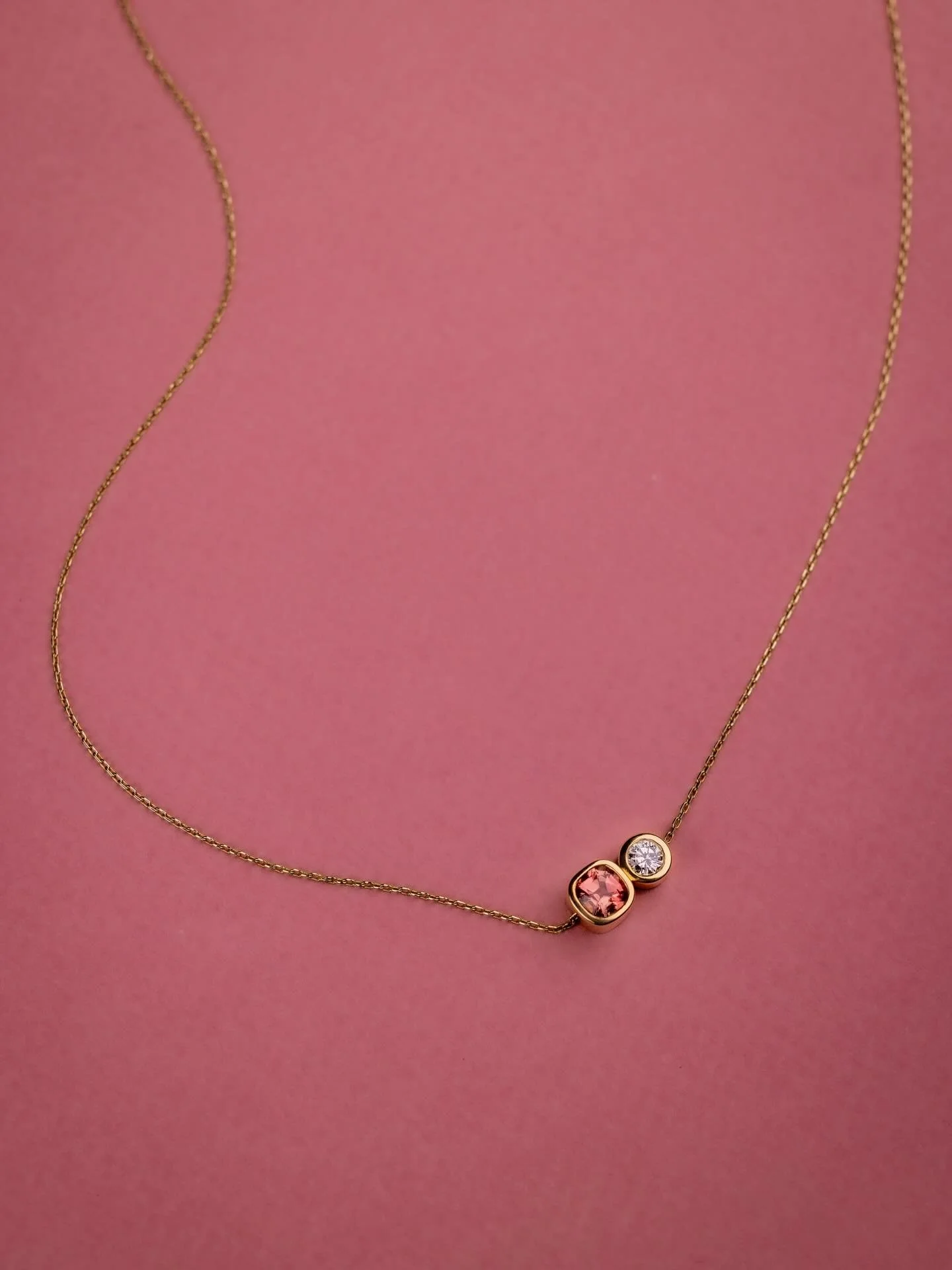 COLLECTION CAPSULE TOURMALINES ROSES

Chaque bijou de cette capsule est une pi&egrave;ce unique, fa&ccedil;onn&eacute;e sur-mesure &agrave; partir d&rsquo;une pierre choisie avec soin.

Il reste aujourd&rsquo;hui 3 tourmalines, toutes diff&eacute;ren