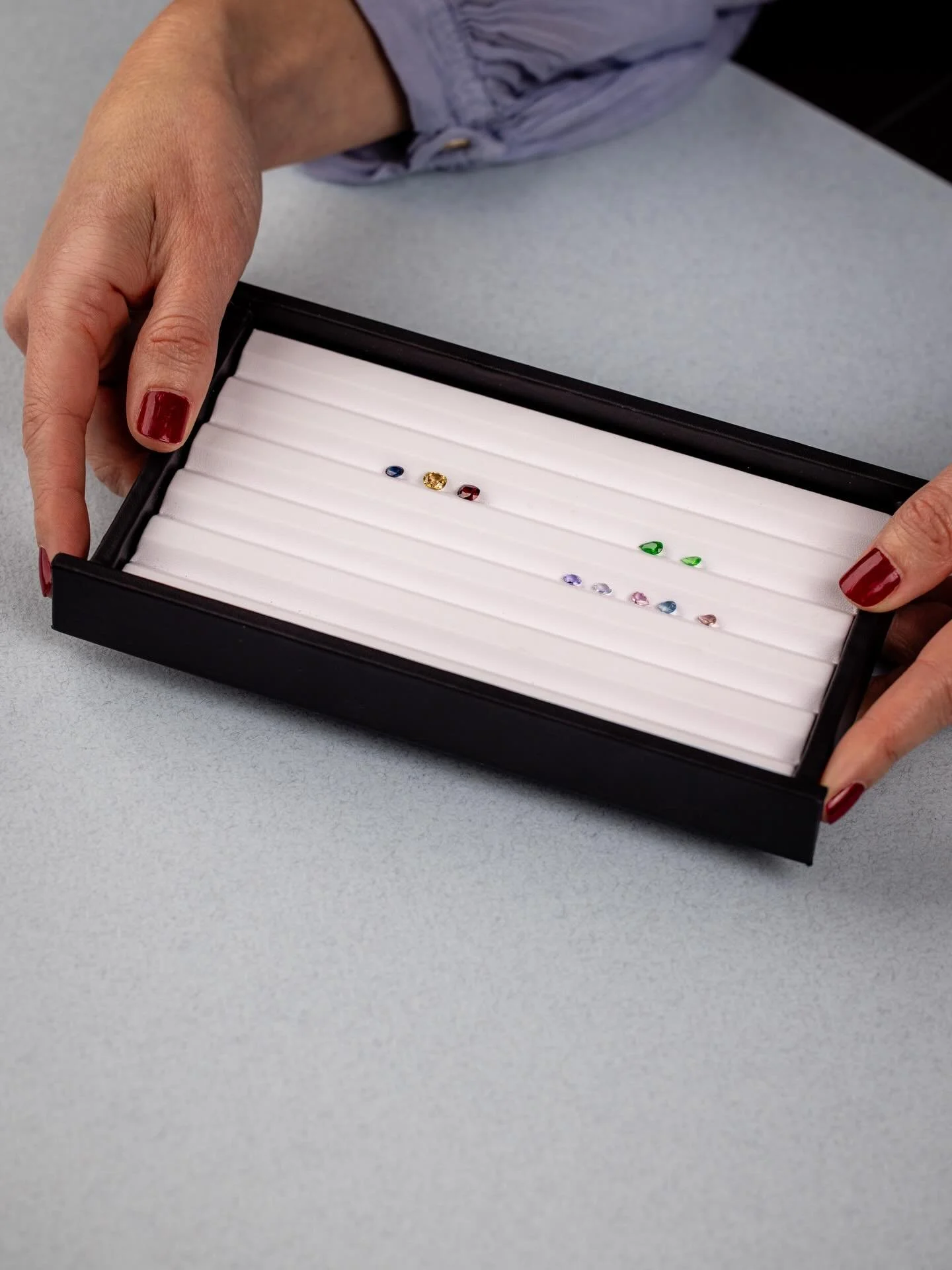 L&rsquo;EXP&Eacute;RIENCE

Chez Claire d&rsquo;Anne, je privil&eacute;gie la relation que je lie avec chaque client, c&rsquo;est pourquoi j&rsquo;ai fait le choix de ne recevoir que sur rendez-vous. 

Avant de parler de bijou, je parle avec vous.

De