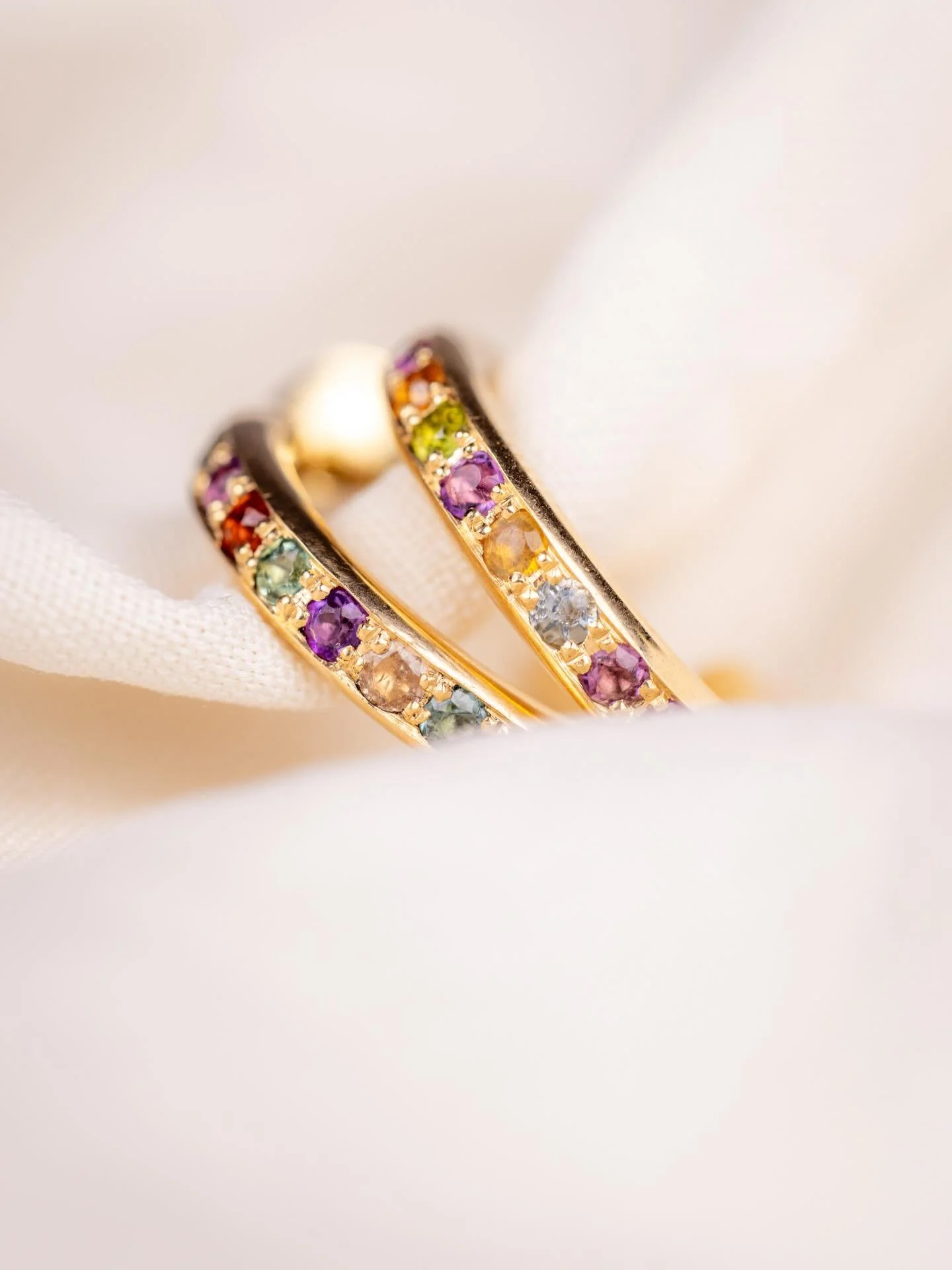 TRANSFORMATION DE BIJOUX
~ Nouvelle cr&eacute;ation ~ 

Lily est venue me voir avec une parure h&eacute;rit&eacute;e de sa maman : une bague et une paire de boucles d&rsquo;oreilles en or jaune, serties de pierres fines.

Elle r&ecirc;vait de transfo