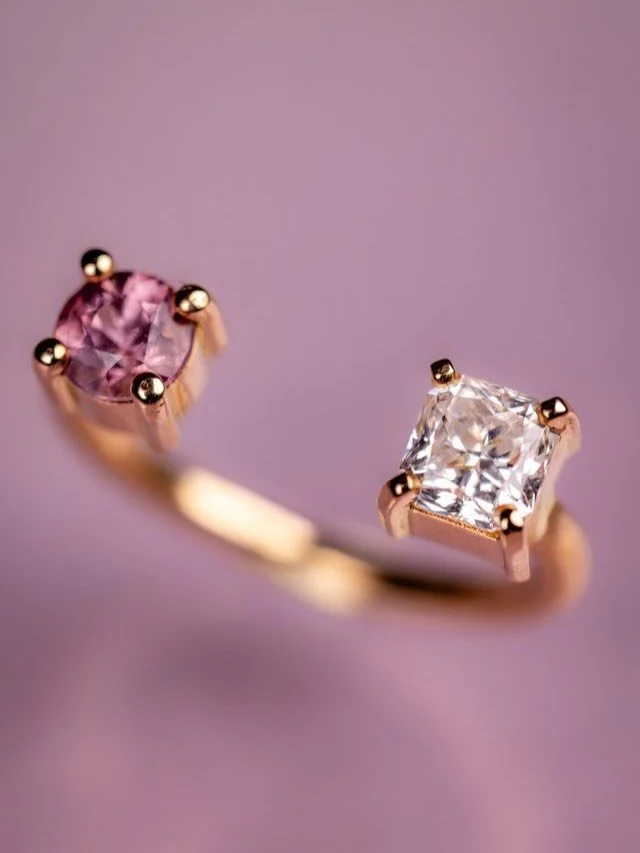 TRANSFORMATION DE BIJOU - NOUVELLE CR&Eacute;ATION

Ang&eacute;lique poss&eacute;dait une bague en or blanc centr&eacute;e d&rsquo;un tr&egrave;s beau diamant taille Korloff qui dormait dans un tiroir. Un diamant magnifique, mais qui ne r&eacute;v&ea