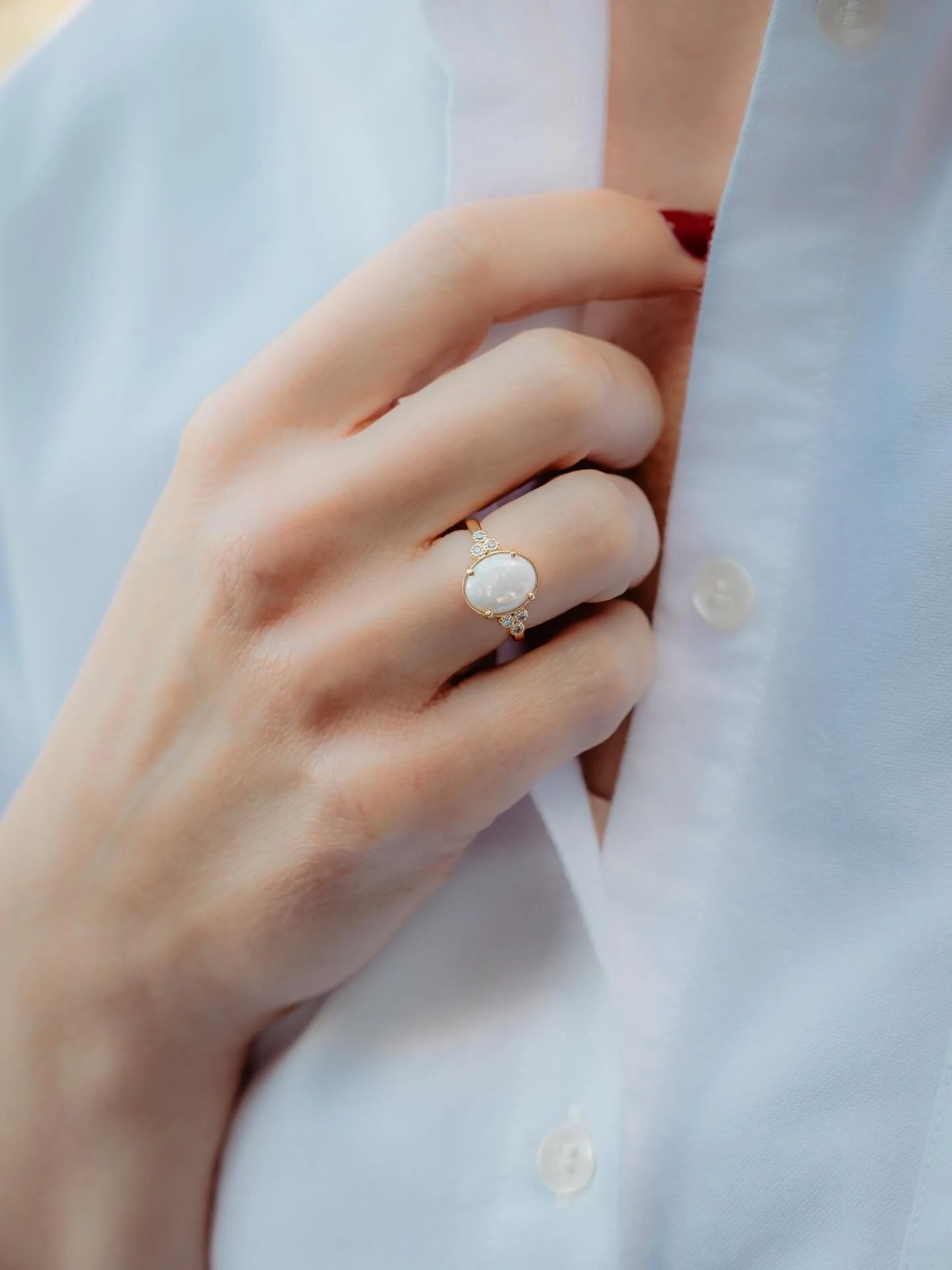 NOUVELLE CR&Eacute;ATION 
&bull; Transformation de bijou &bull; La bague de Julie &bull;

&mdash;

Julie est venue me voir avec des bijoux, beaucoup de bijoux. 

Elle voulait en transformer certains et sp&eacute;cifiquement deux bagues sur lesquelles