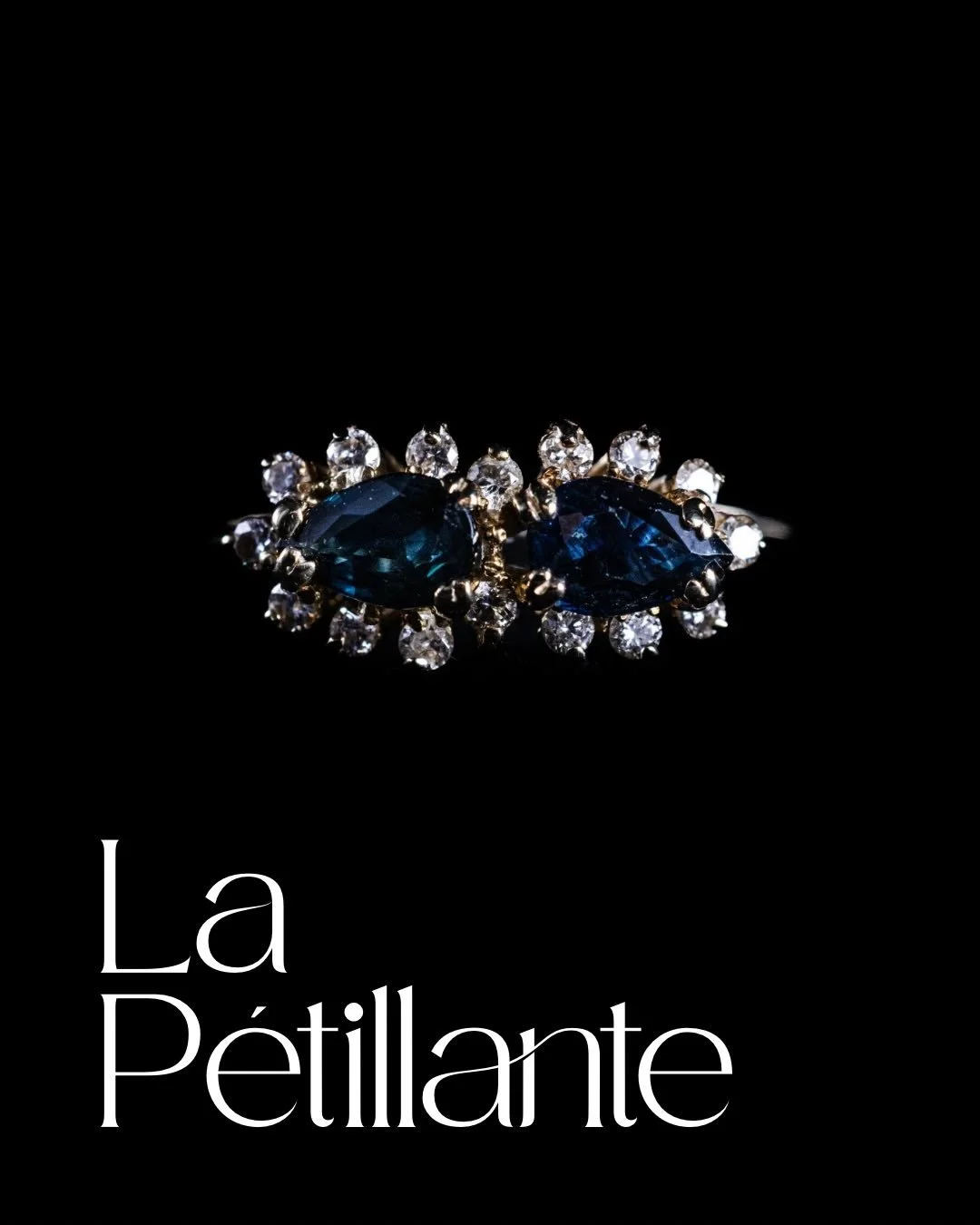Bague La P&eacute;tillante.

Elle date de 1910. Deux saphirs taille poire au bleu profond, entour&eacute;s de diamants, sur un anneau d&rsquo;or jaune 14k tr&egrave;s fin. Une revisite de la bague Pompadour avec quelque chose de plus inattendu. 
Ce b