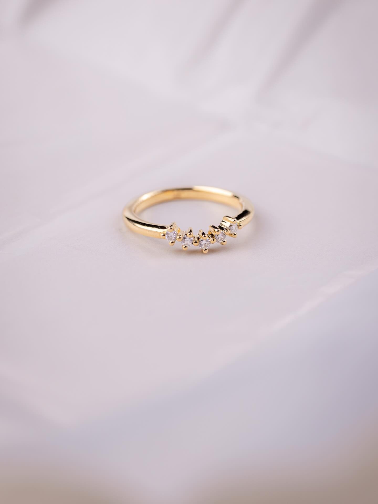 TRANSFORMATION DE BIJOUX

La &laquo;&nbsp;Pinky Ring&nbsp;&raquo; de Delphine

Delphine m&rsquo;a confi&eacute; sa premi&egrave;re alliance.

Vous savez, celle que le conjoint offre quand les moyens sont encore limit&eacute;s. Celle que la vie rempla