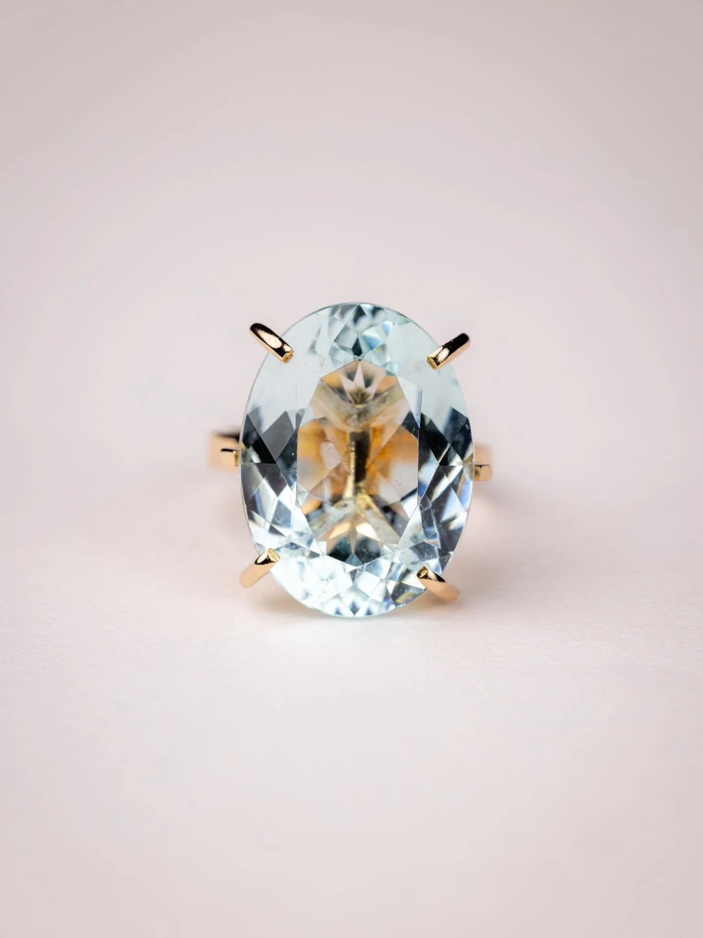 &bull; BIJOU ANCIEN &bull;

La bague cocktail 🍸

Une sublime aigue-marine mont&eacute;e sur des griffes en or jaune 18 carats.

Une pi&egrave;ce audacieuse et pleine de panache !

&Agrave; venir essayer au showroom ou &agrave; retrouver sur la bouti