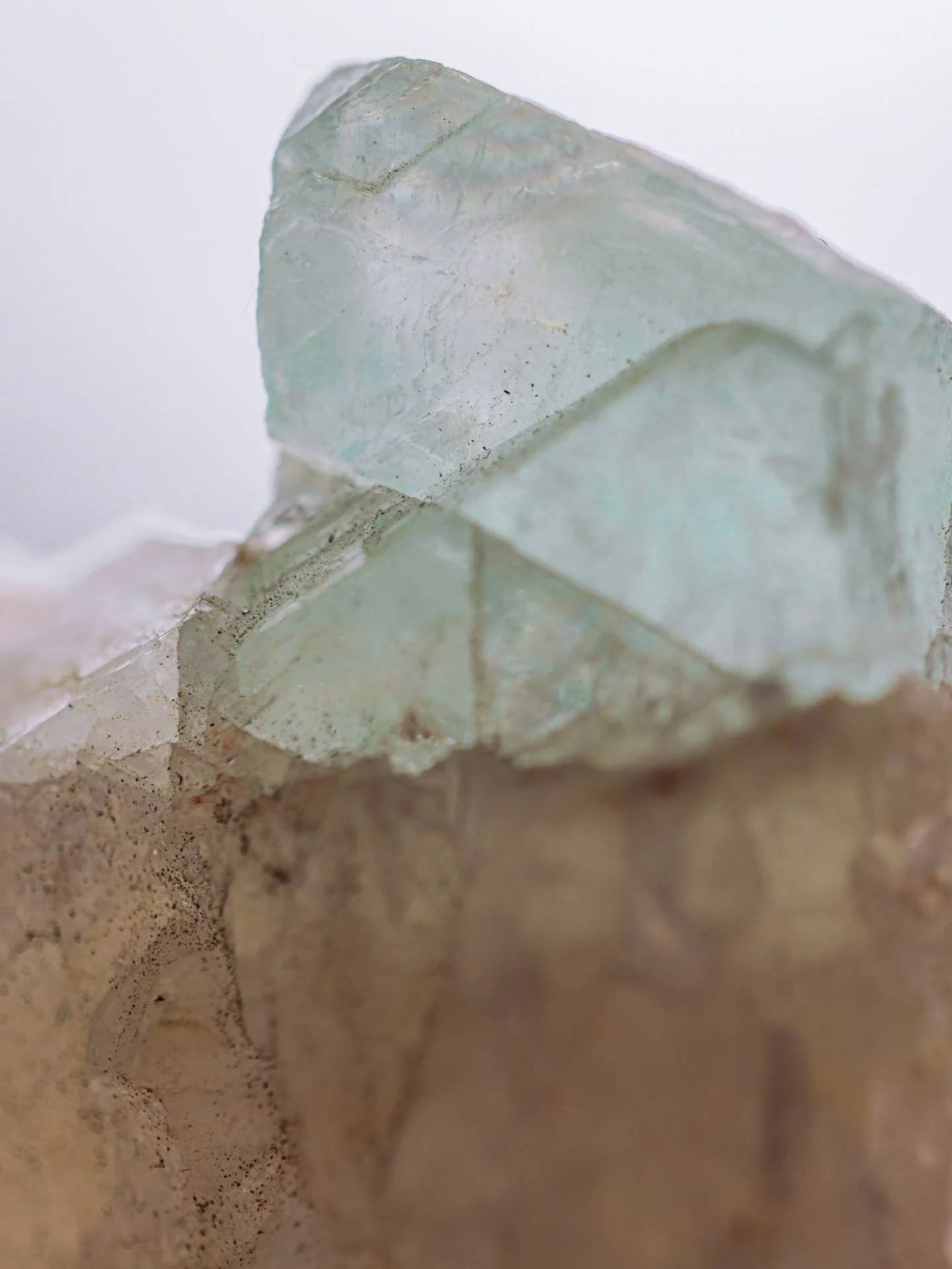 ~ La beaut&eacute; de la mati&egrave;re brute ~

J&rsquo;ai une fascination absolue pour les pierres brutes. 

Elles sont la combinaison de plusieurs facteurs thermiques et chimiques qui a lieu &agrave; un instant T. 

Un moment &eacute;ph&eacute;m&e