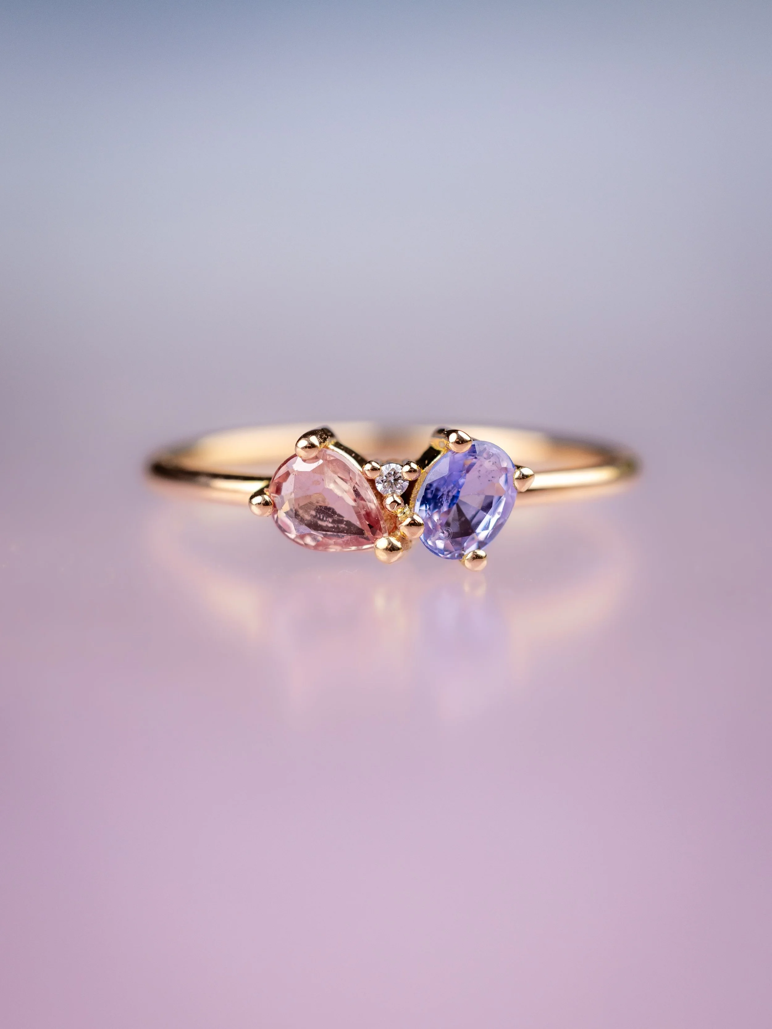 Cr&eacute;ation sur-mesure - la bague de fian&ccedil;ailles de Symphonie &amp; M&eacute;lina

M&eacute;lina est venue me voir pour que j&rsquo;imagine la bague de fian&ccedil;ailles qu&rsquo;elle voulait offrir &agrave; Symphonie.

Elle n&rsquo;avait