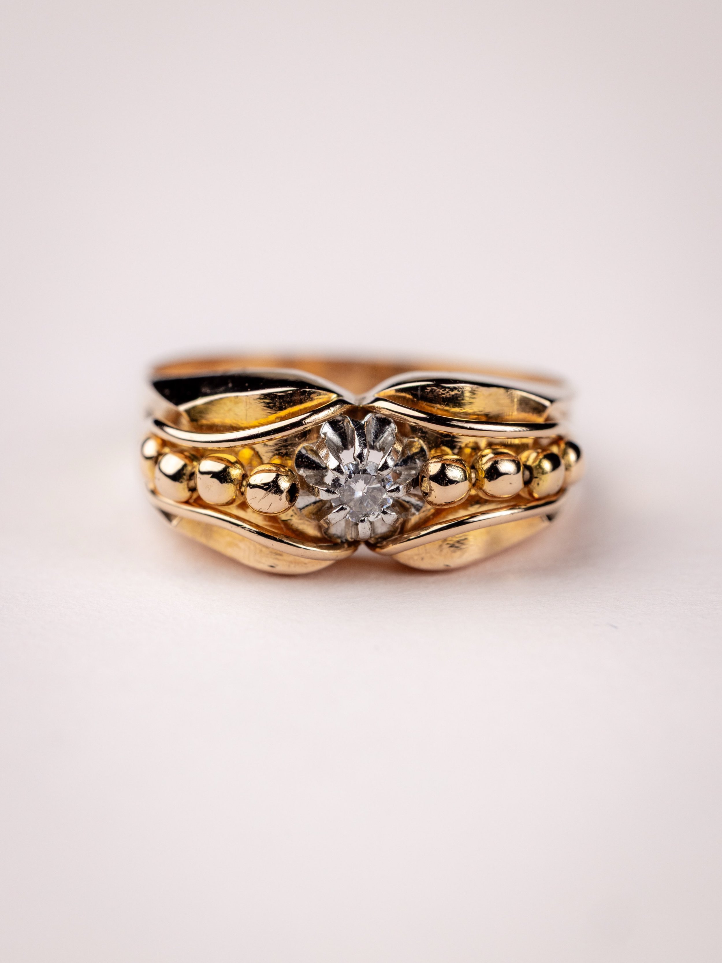 - BIJOU ANCIEN -

Bague &laquo;&nbsp;La Pont&nbsp;&raquo; en or rose 18 carats sertie d&rsquo;un diamant taille brillant.

Mod&egrave;le unique des ann&eacute;es 50 🔥

C&rsquo;est une taille 55 - si vous n&rsquo;&ecirc;tes pas s&ucirc;re de votre to