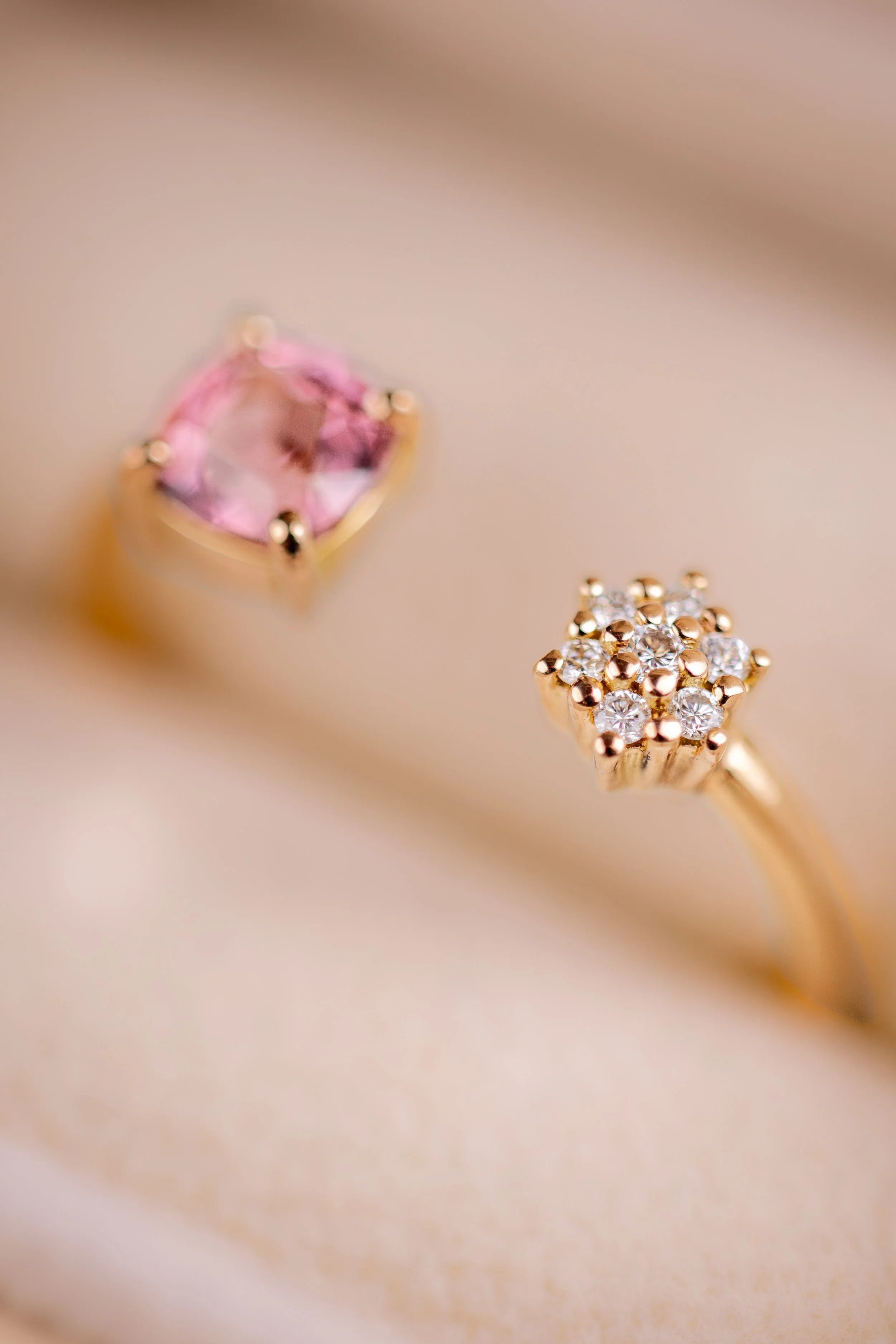 Bague Toi & Moi, ornée d'une tourmaline rose et de diamants sertis en forme de fleur
