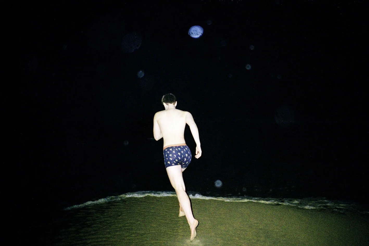 6-noah running into sea - liv van der ham.jpg