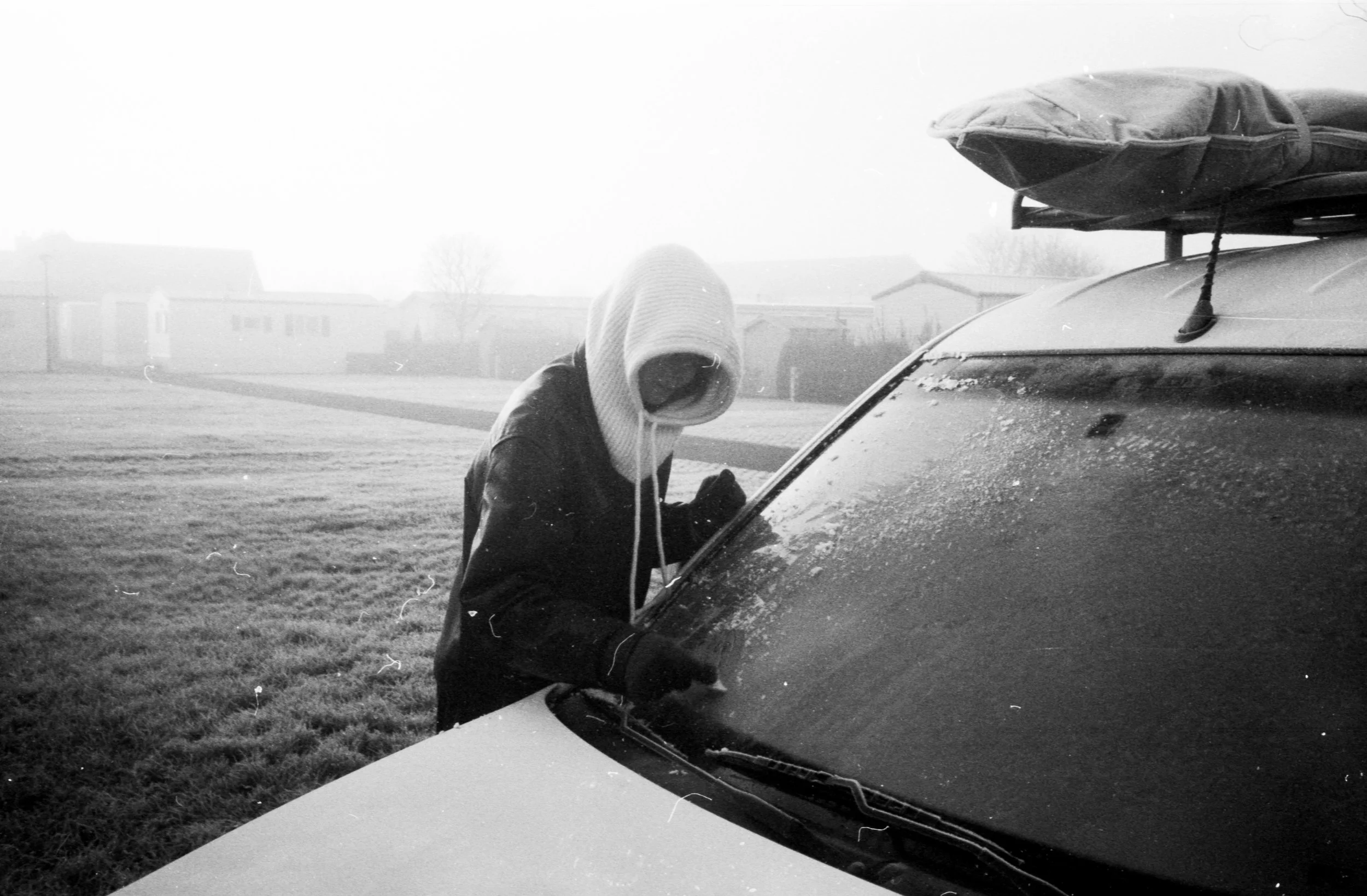 nikki scraping ice of van window 2 bredene nov24.jpg