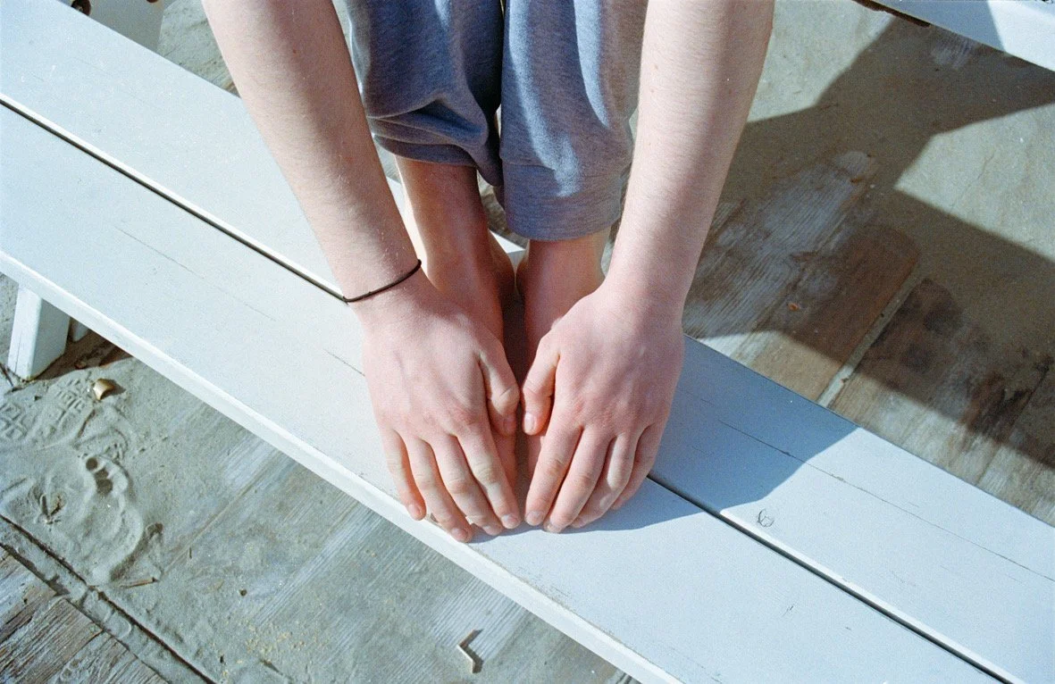 noah covering his feet noosa zandvoort apr24.jpg