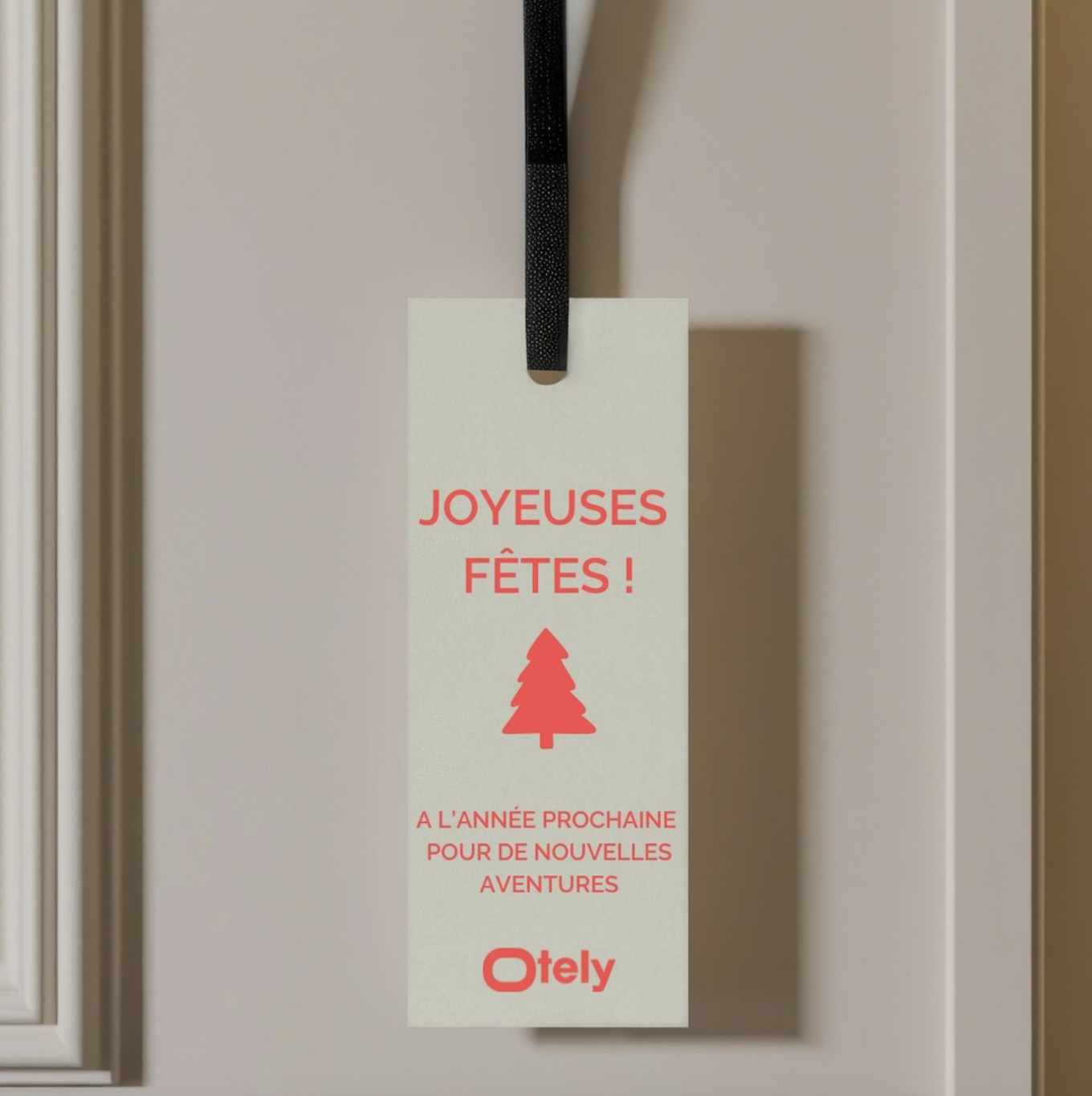 Accroche porte d'hôtelqui souhaite à tous de joyeuses fêtes de la part d'Otely