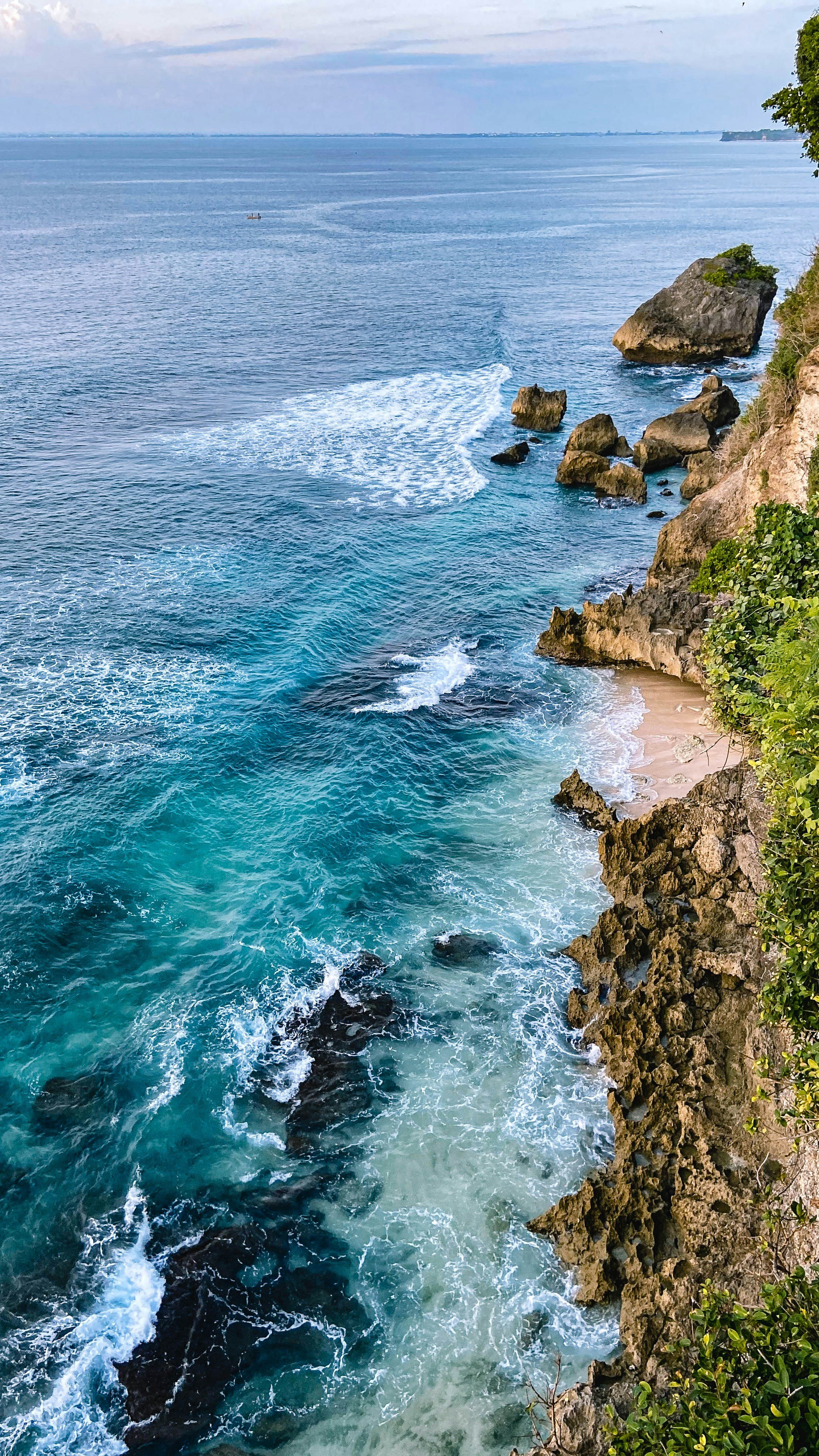 bali-ocean-cliffs-coastal-view-vivenza.png