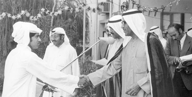 برعاية وزير الأشغال السيد حمود يوسف النصف، تم الاحتفال بتخريج دفعة جديدة من معهد الهندسة التطبيقية والمعهد الزراعي. وألقى وزير الأشغال كلمة بهذه المناسبة أعرب فيها عن سعادته لتخريج هذه الدفعة من أبناء الكويت المسلحين بالعلم ليساهموا في بناء الوطن - أ