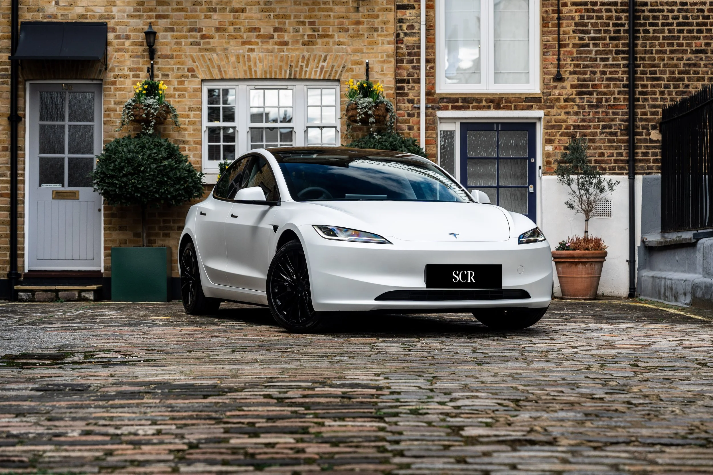 250227_FCH_Tesla_Stock_Exterior_11_SCR.jpg