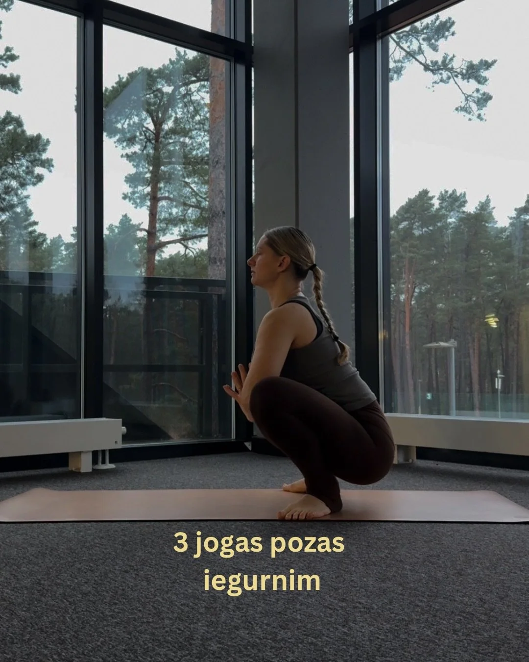 Kopā &scaron;īs 3 jogas pozas sniedz maigu, bet dziļu atbalstu sievietes ķermenim - tām ir arī laba iedarbība uz sievietes reproduktīvo un hormonālo sistēmu. 🧚🏻&zwj;♀️

1. Namaskarasana (paklanī&scaron;anās poza): aktivizē iegurņa pamatnes muskulat