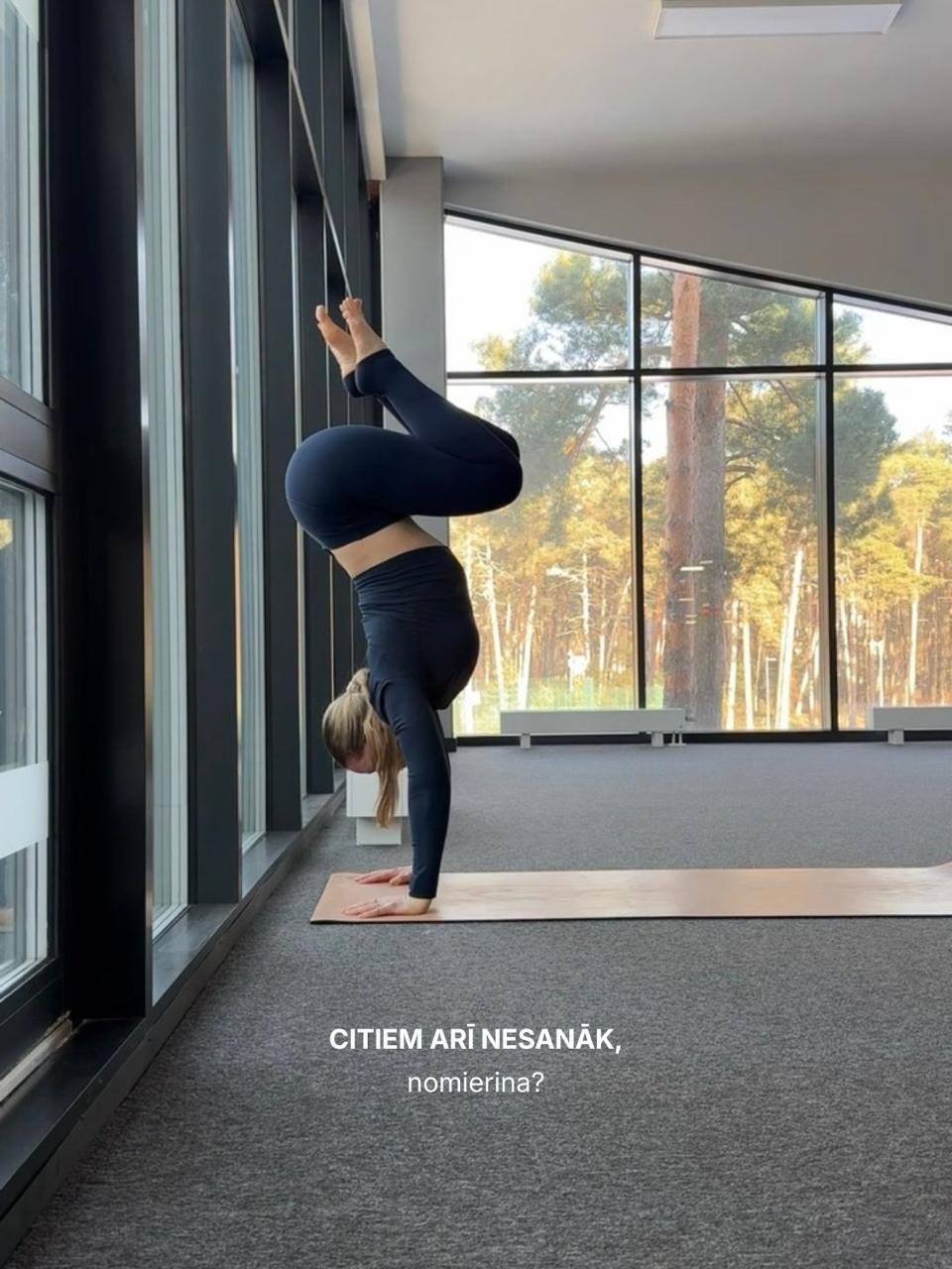 Es turpinu kļūdīties!
Un tie&scaron;i tas ir skaistākais jogā &mdash; tas ir process, ne perfekts rezultāts. 🤍 

#yogateacher #jogajurmala