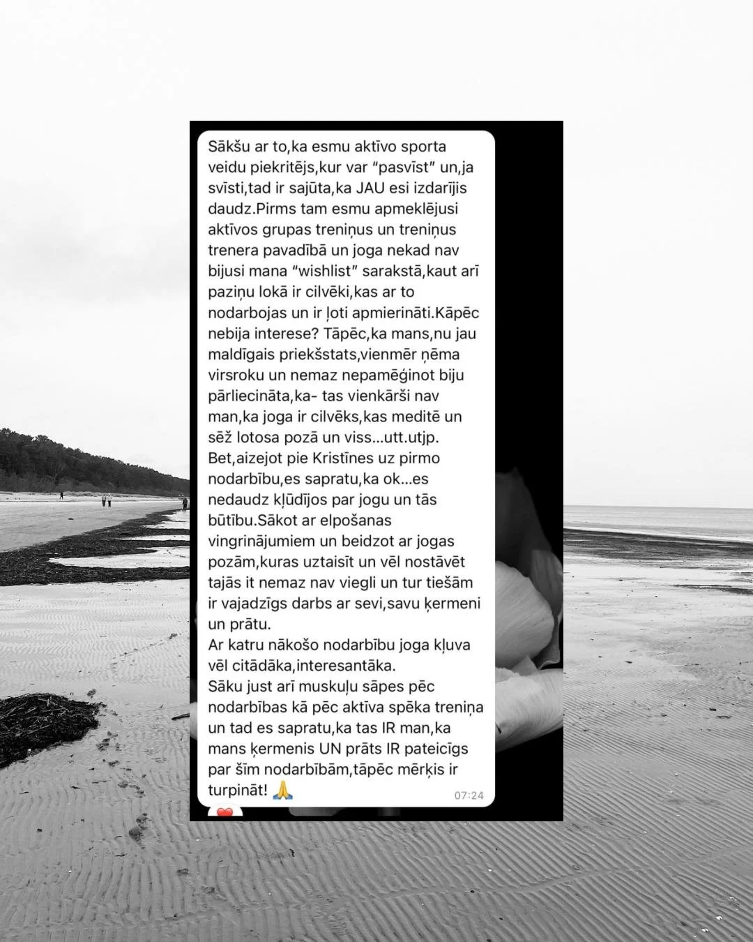 Black and white beach scene with text overlay in Latvian discussing sports and yoga experience.