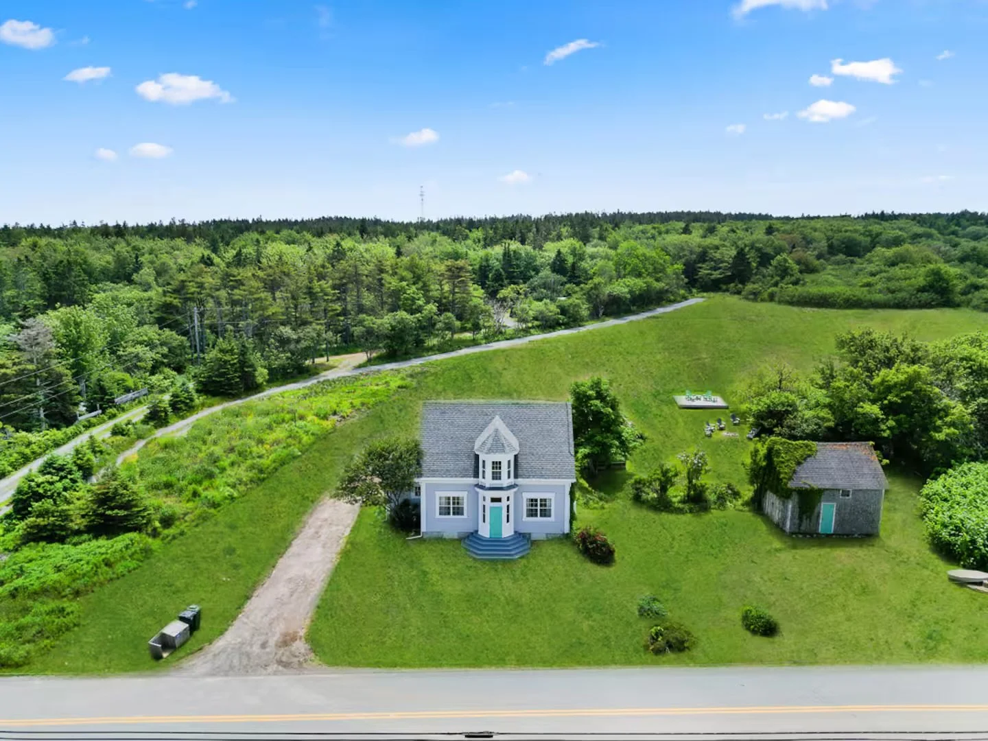 AIRBNB - 580 Kingsburg Road, Lower Rose Bay, NS