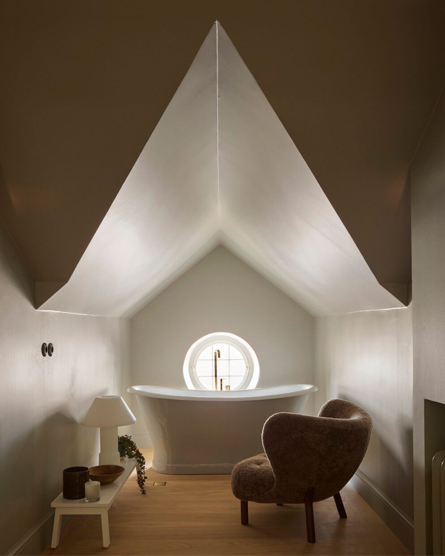 Since beginning to study interior design, I have been a HUGE fan of Ilse Crawford and everything about her unique approach to design. Some of the furniture, lighting elements and colours she combines in one interior are surprising - but they always w