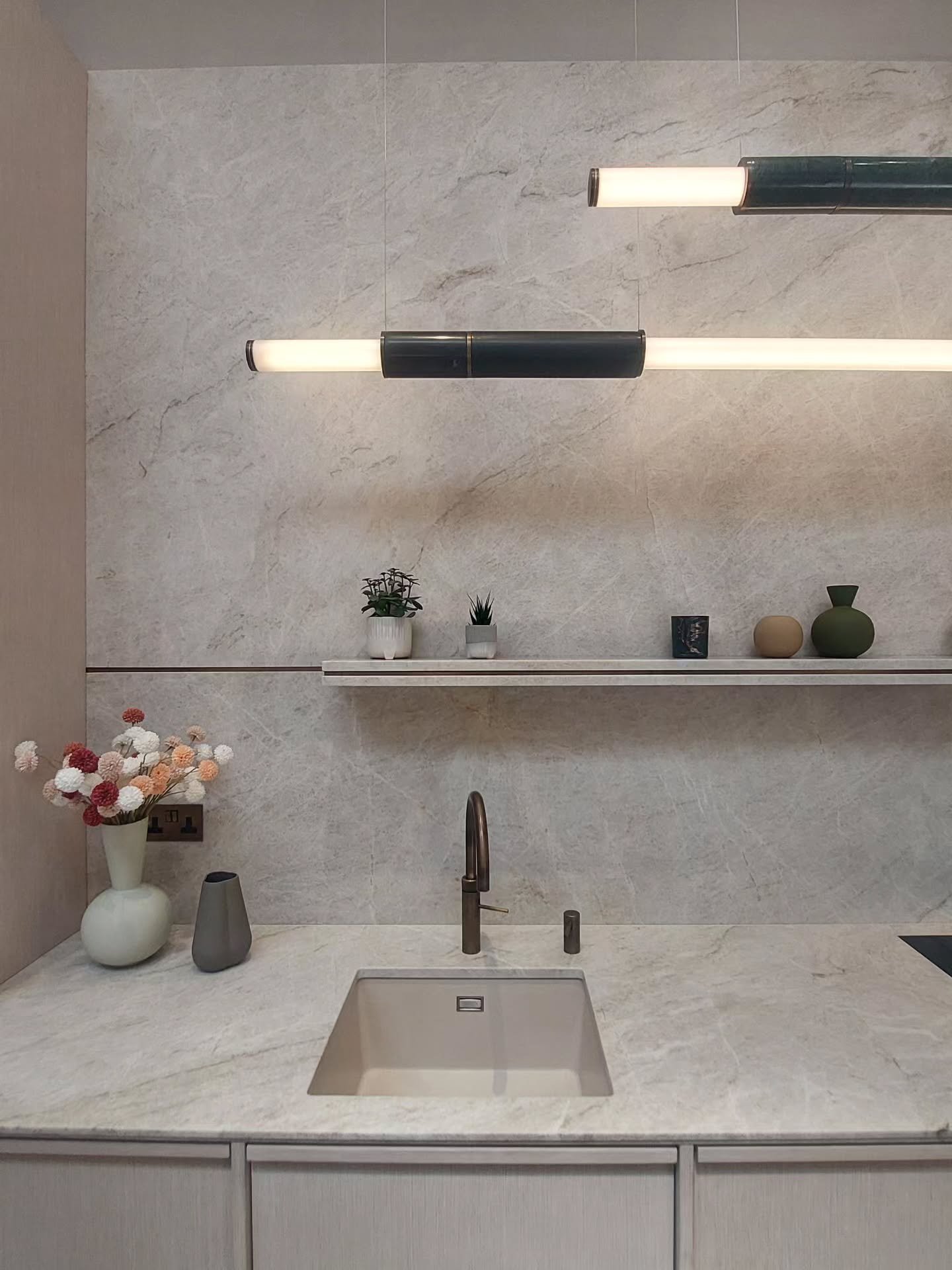 Last week I visited some beautiful kitchen showrooms for our project in Harpenden....first up is @solakitchens and I love all of the kitchens!! 

Simple and beautiful Scandinavian styles... ❤️