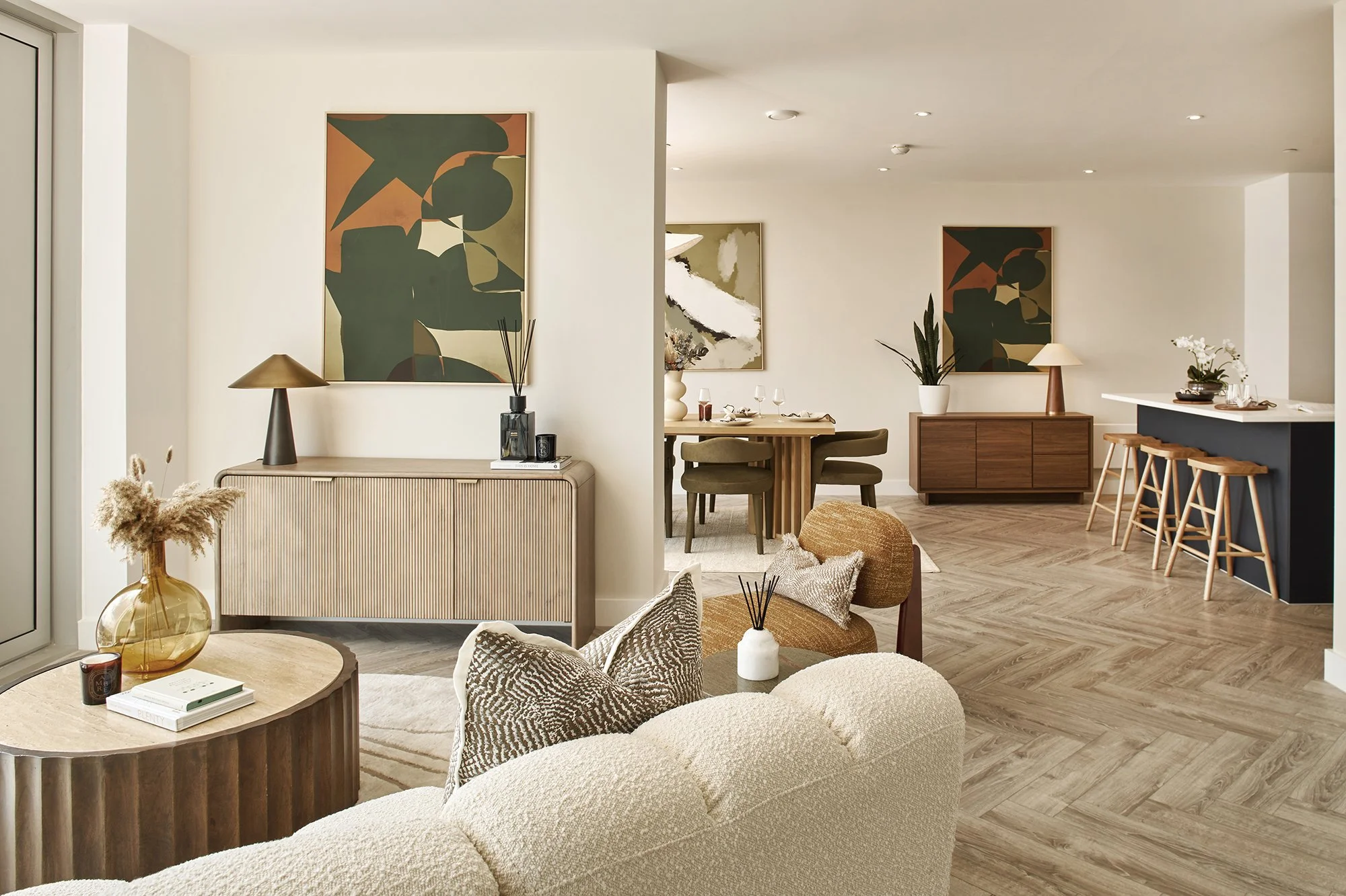 Our beautiful, serene design scheme for a penthouse apartment, in collaboration with @projectfurnitureresidential and photographed by @jakspedding 

More info here: 
https://www.kew-interiordesign.co.uk/interiors