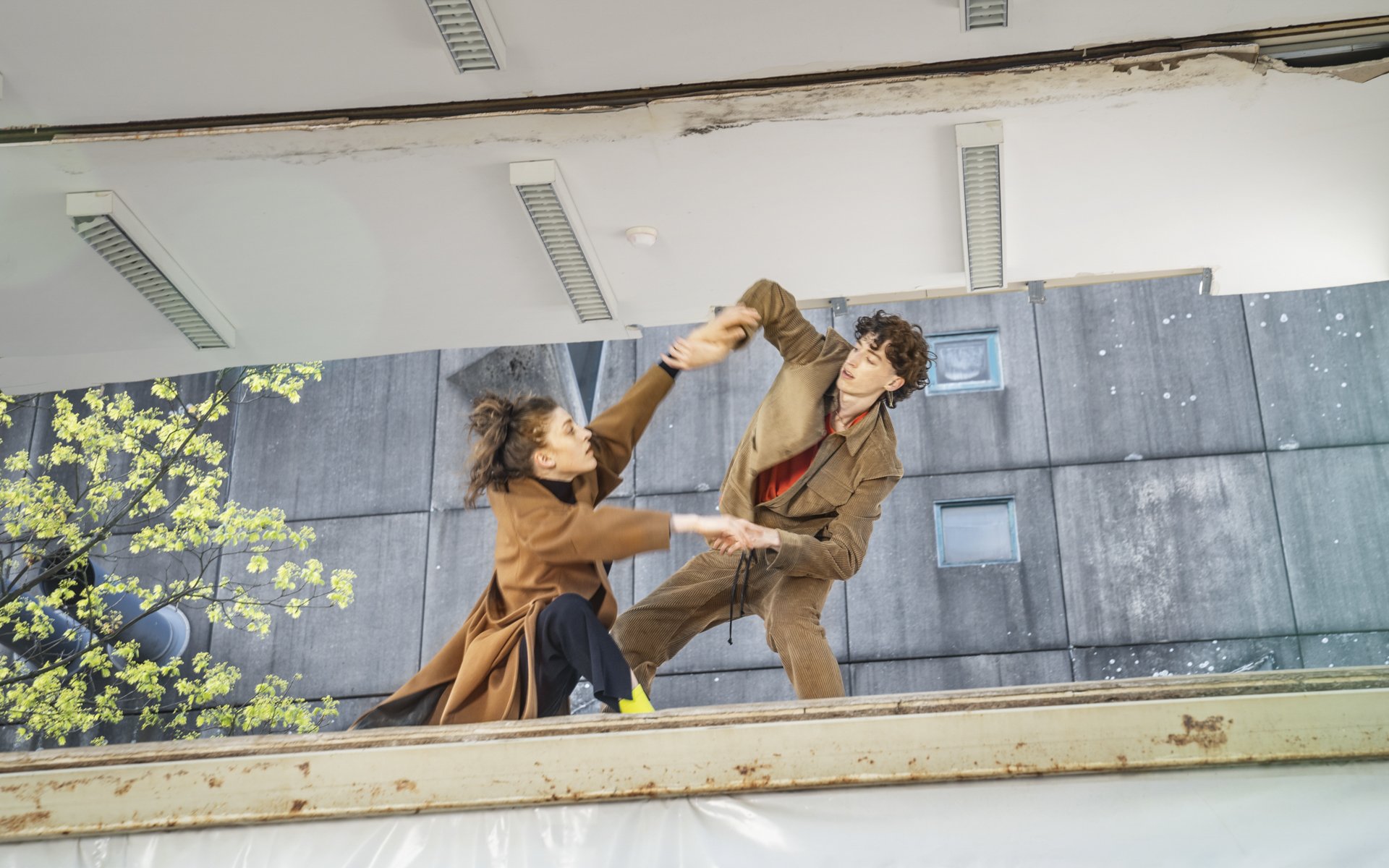 DANCE_06_DRYKORN_CAMPAIGN_FW22_C-9181-2_max_S.jpg