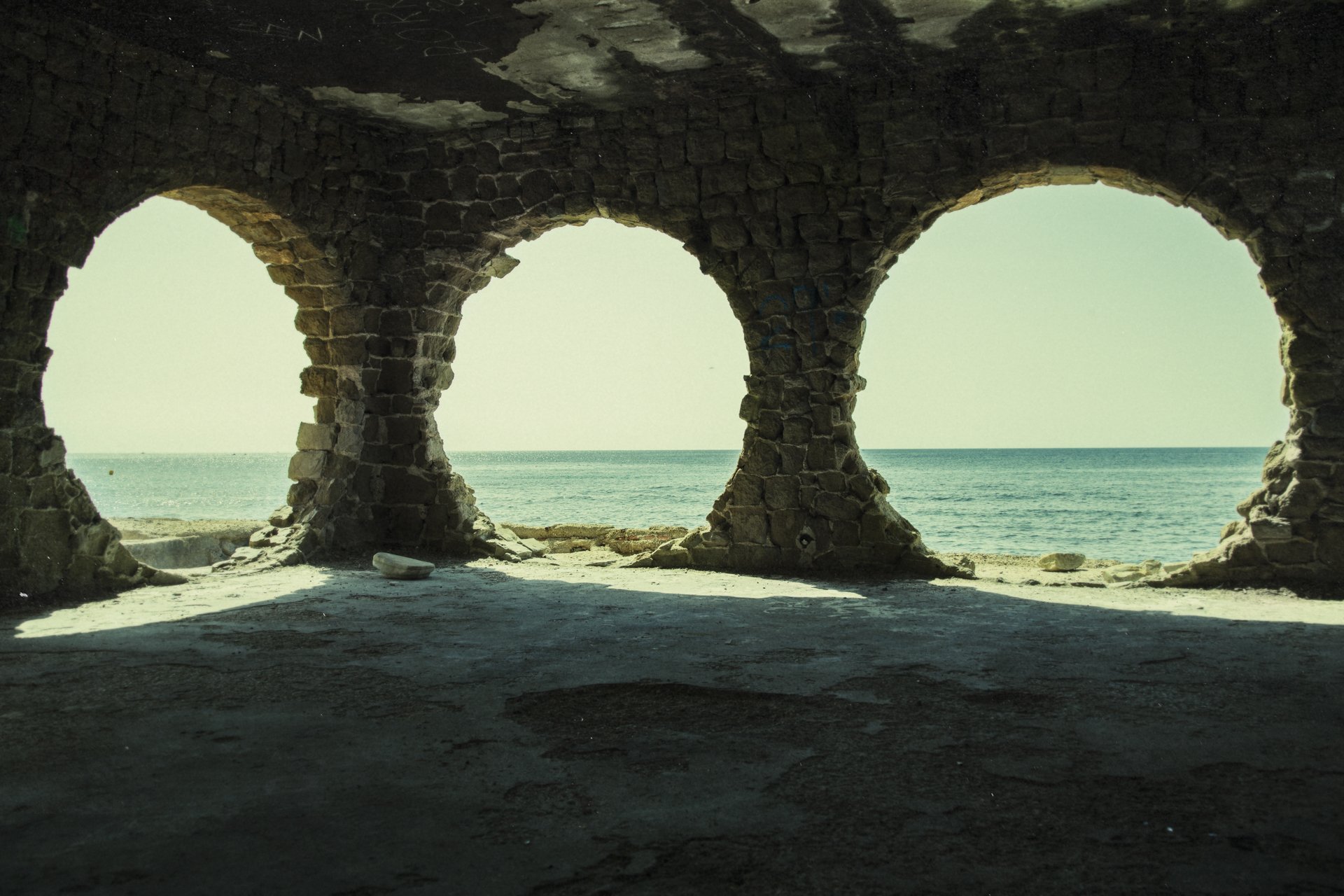 BEACH_XX_DRYKORN_FS18_Campaign_SURREAL_P5P1683_test_S.jpg
