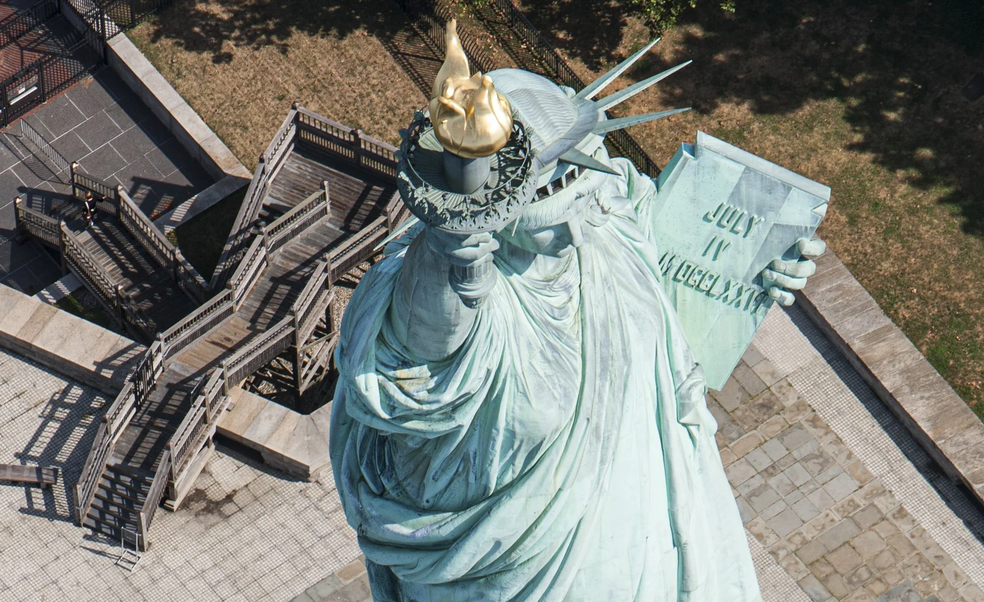 MUST_XX_DANIELWOELLER_NYC2011-43404_CITY_S.jpg