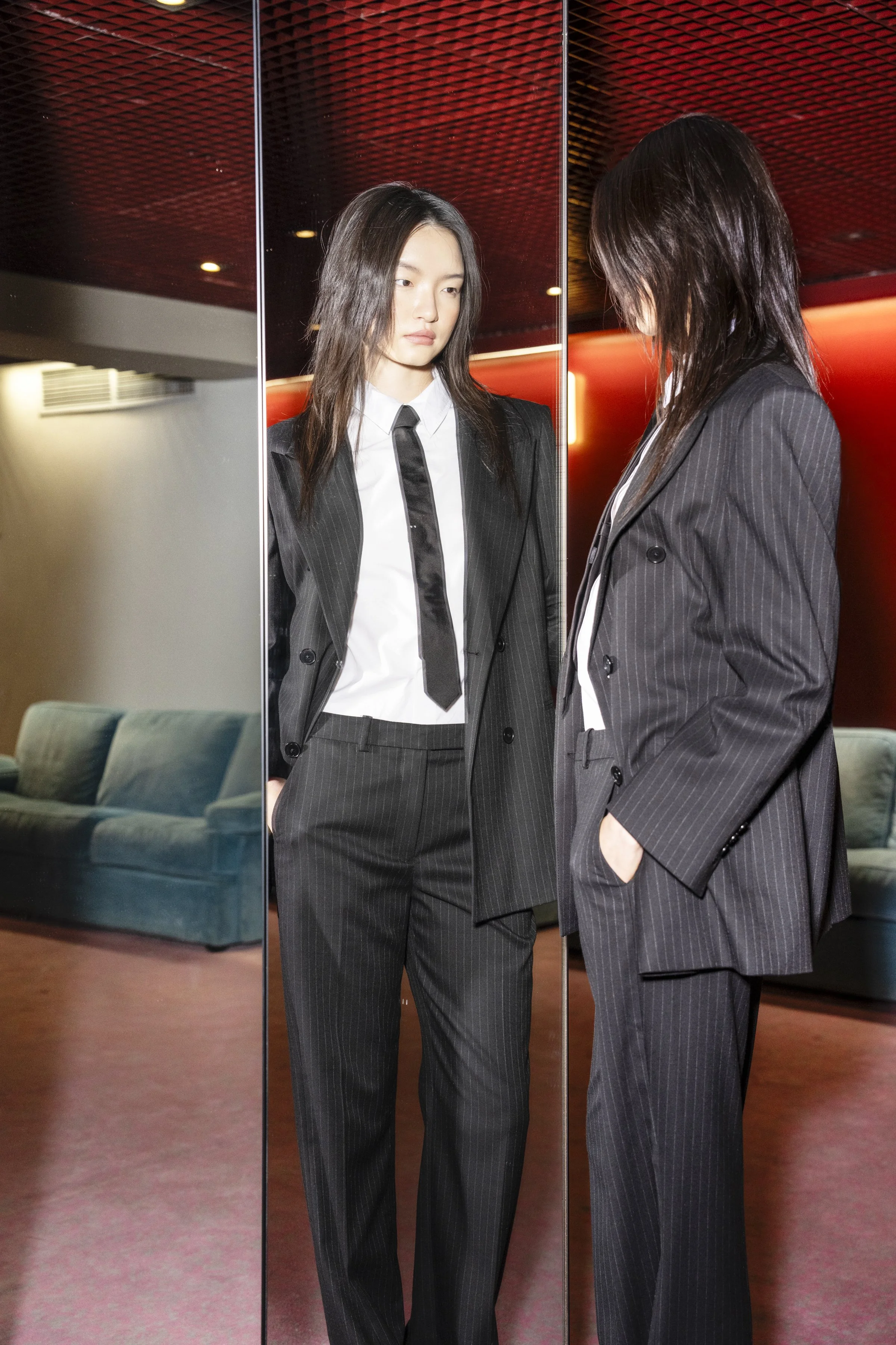 DRYKORN_FW24_Campaign_W_8819_L_L.jpg