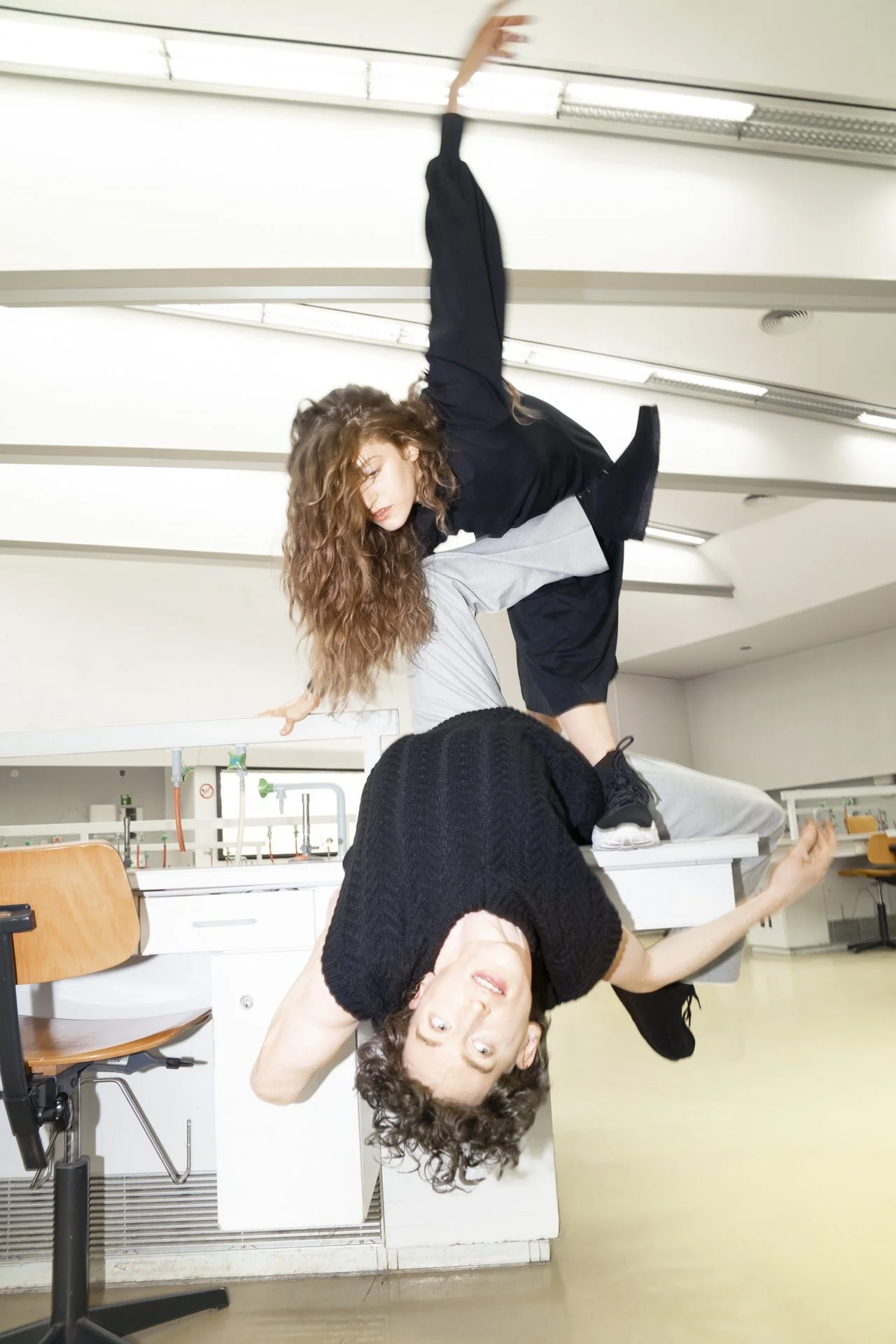 DANCE_09_DRYKORN_CAMPAIGN_FW22_5728_V02_S.jpg