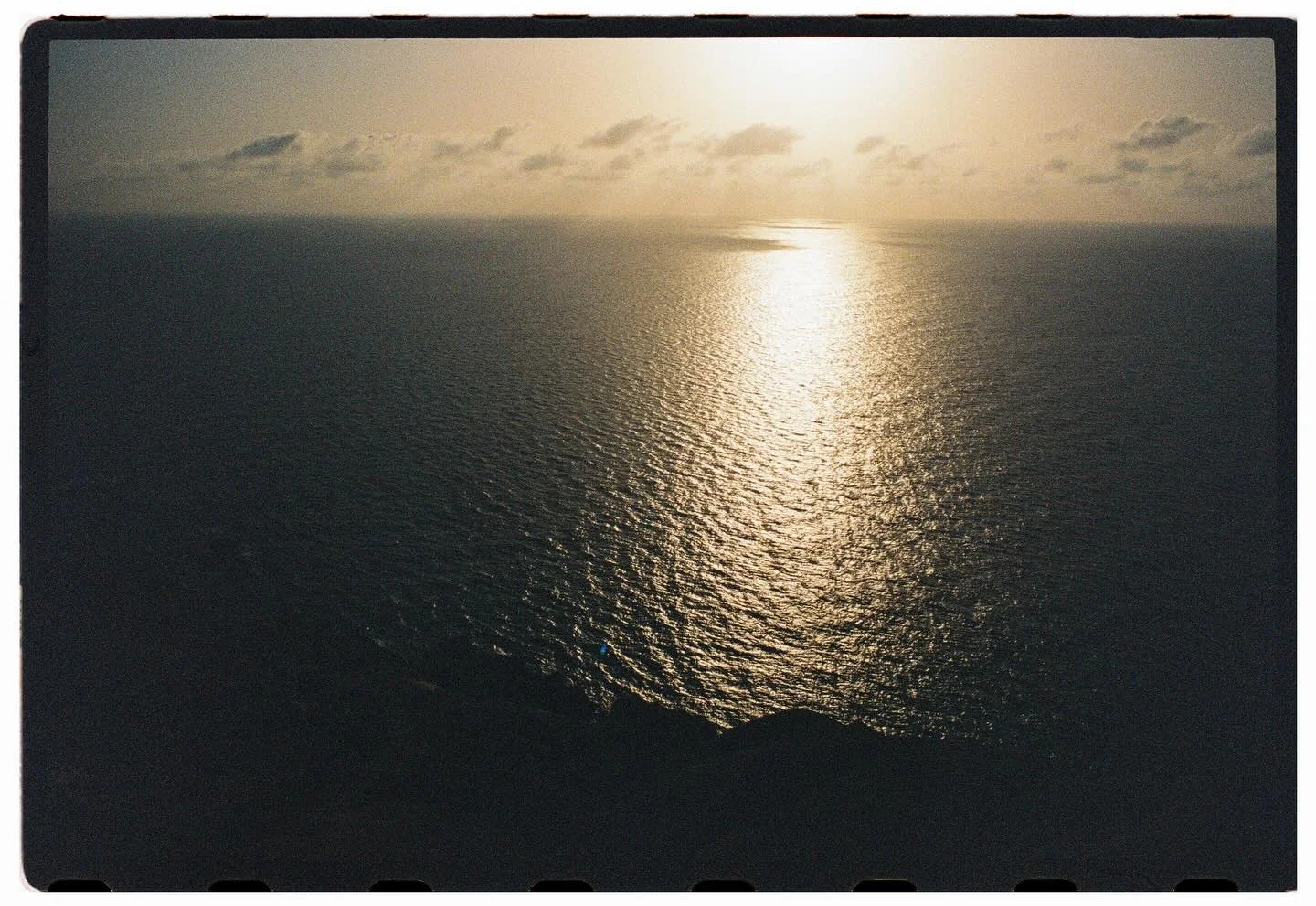 stillness, smooth as the sun sliding into the horizon, blanketed by warmth, close your eyes, 
let the fuzzy colours dance on the inside of your eyelids