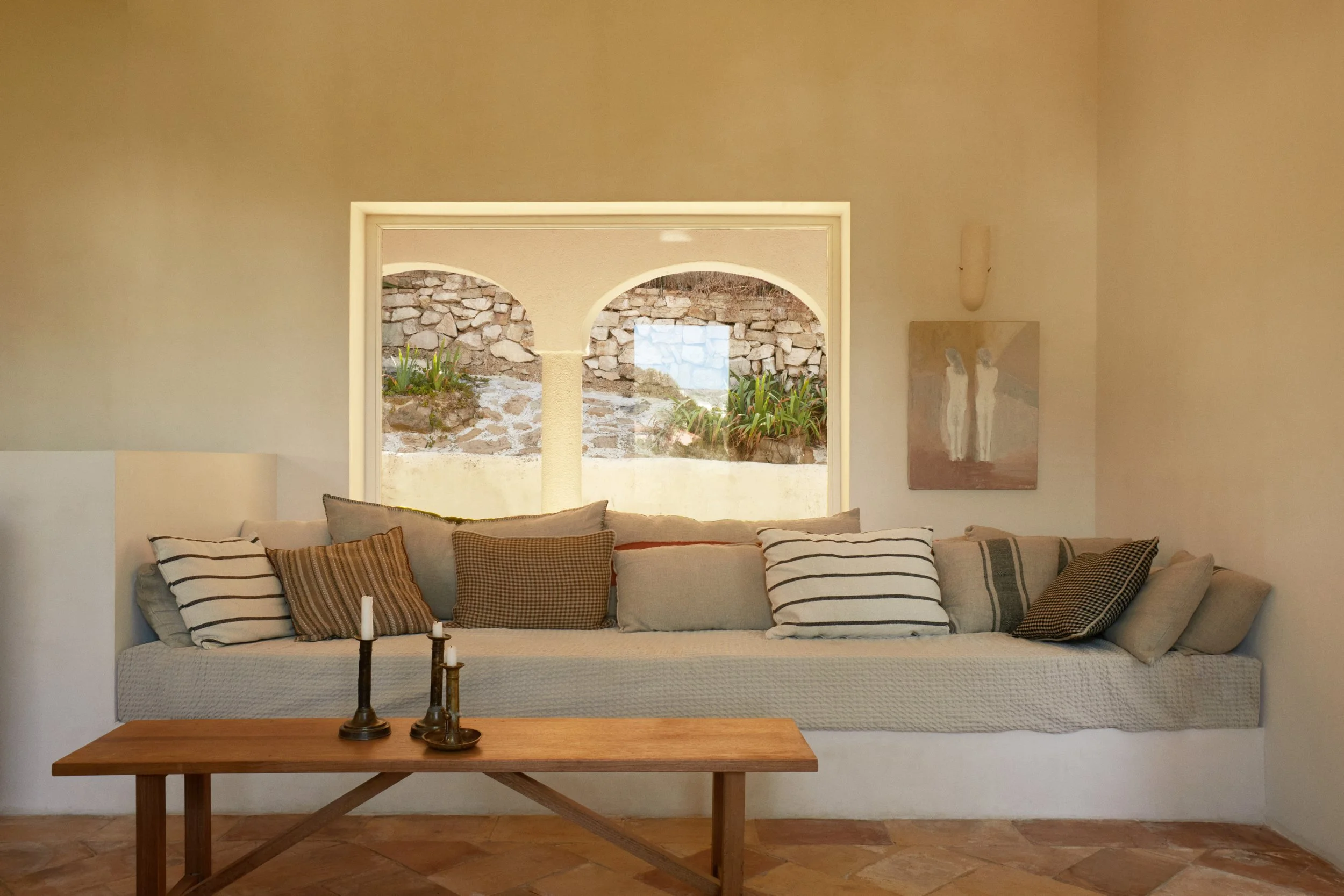 banquette sur mesure en béton ciré dans maison provencale