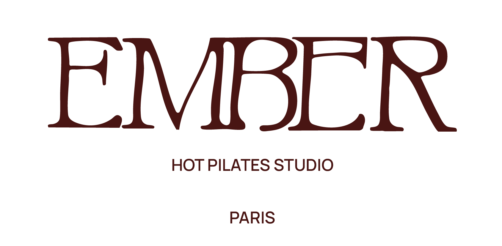 Logo principal Ember Studio, hot Pilates studio à Paris, avec identité visuelle brun profond et typographie distinctive pour un lieu wellness.