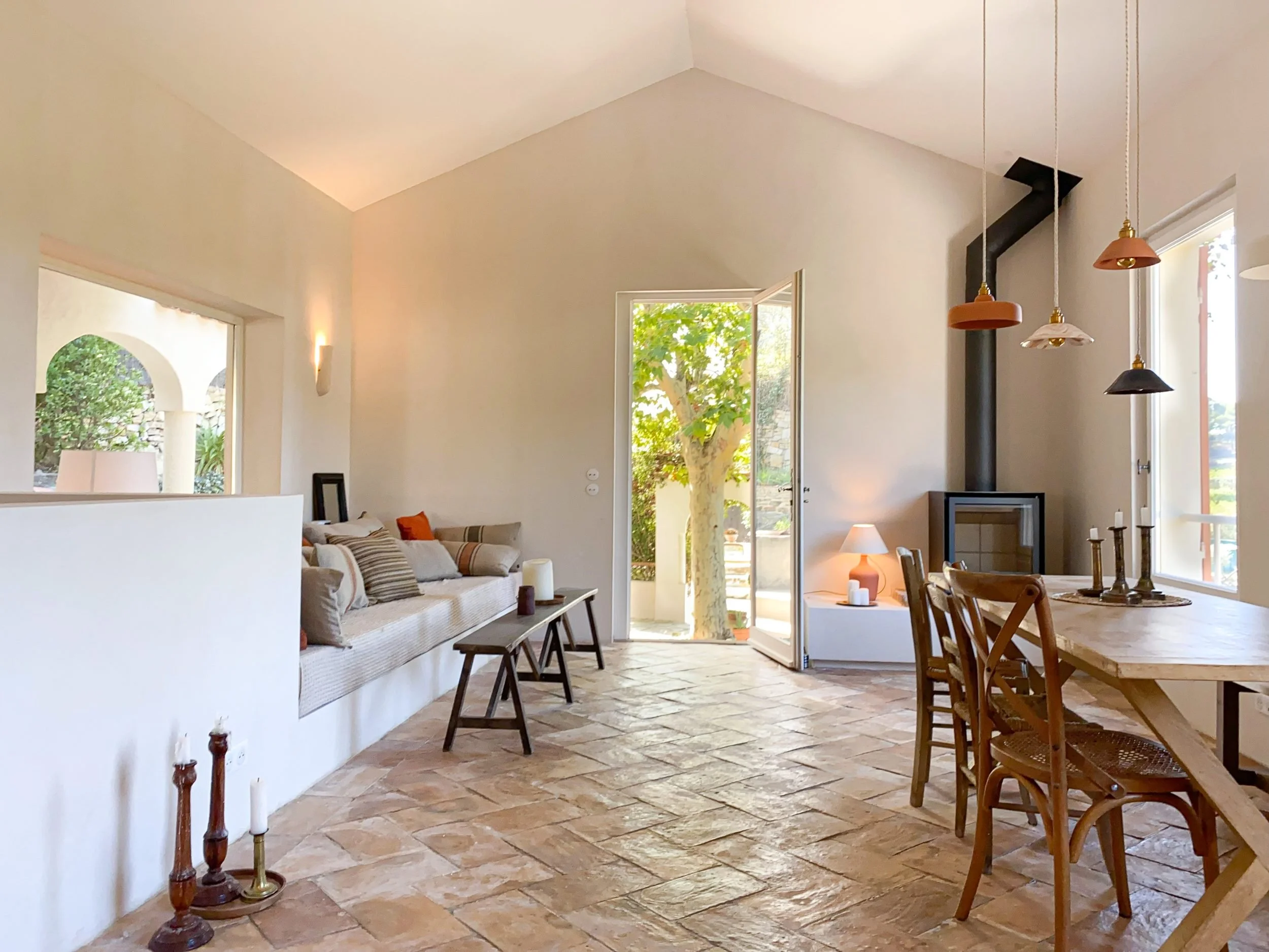 salon-interieur-maison-hotes-mediterraneenne-cassis.jpg