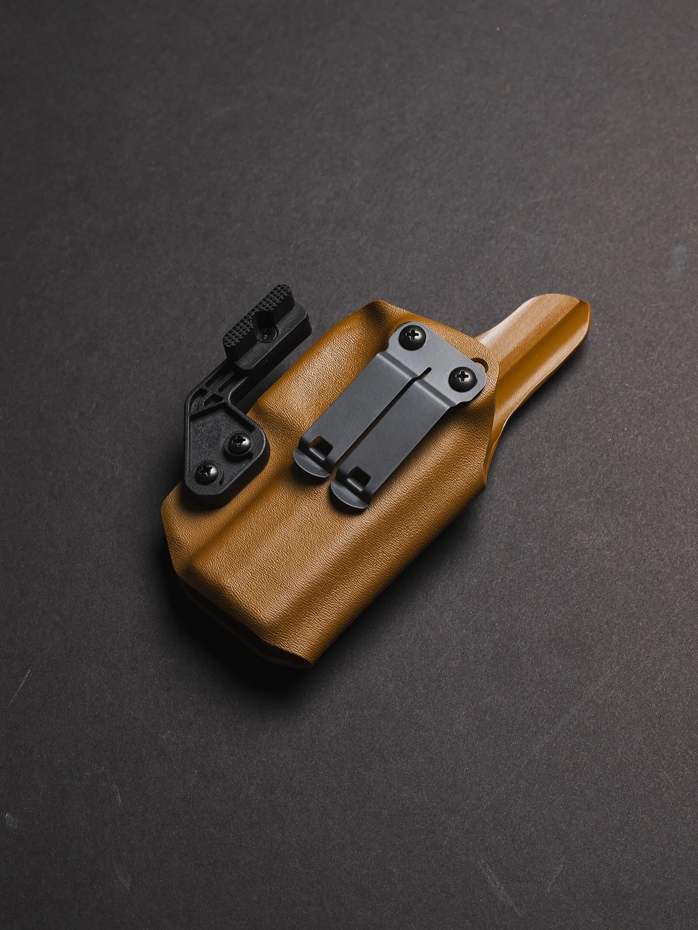 Sneaky Taco IWB Holster in Coyote Brown for the gen 4-5 @glockinc 19 &amp; 23. Don&rsquo;t sleep on the &ldquo;ready to ship options&rdquo; online 😎 #glock #glock19 #glock23 #9mm #edc #iwb #holster #ccw #2a #usa