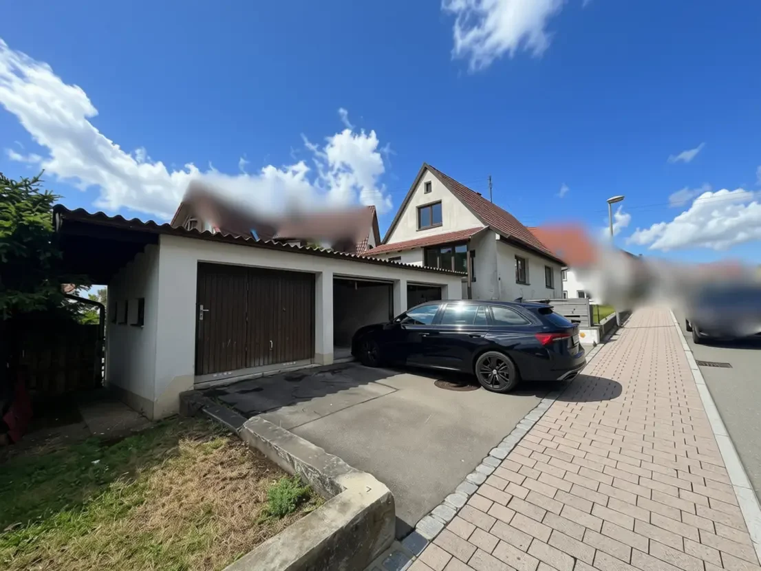 Einfamilienhaus mit 3 Garagen – viel Potenzial in Meßstetten