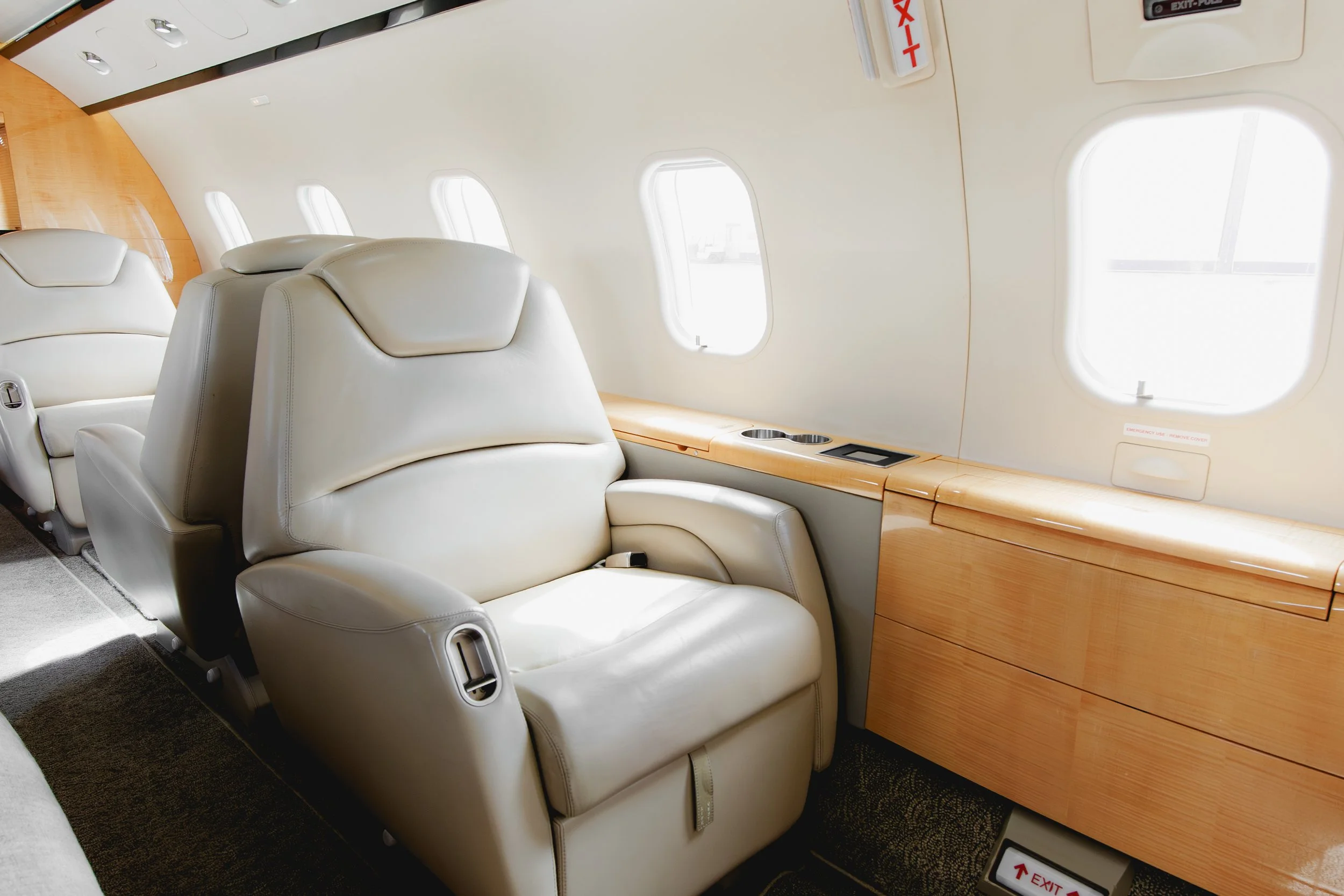 Challenger 300_20242_4.jpg